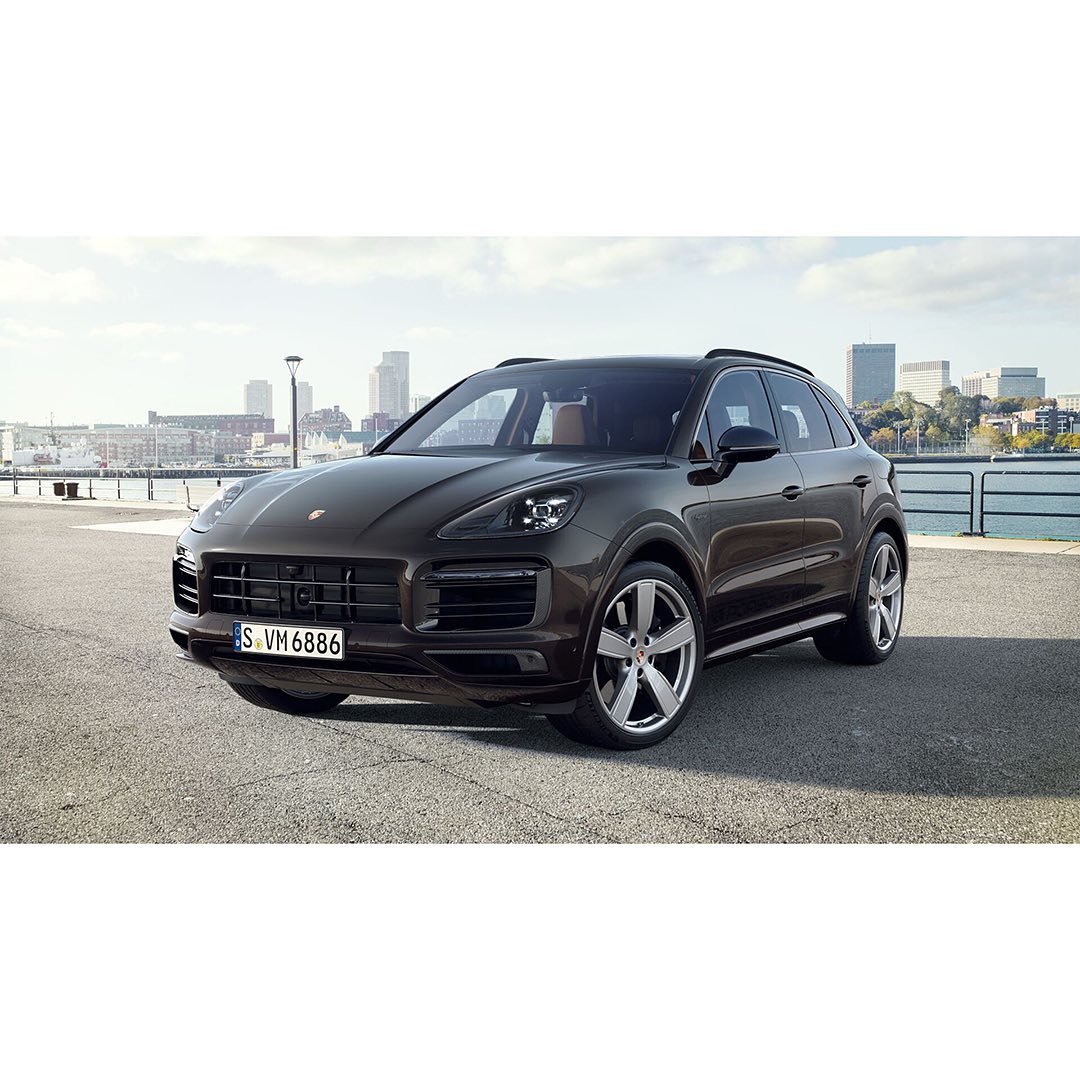 2022 Porsche Cayenne E-Hybrid Platinum Edition in Java Brown Metallic