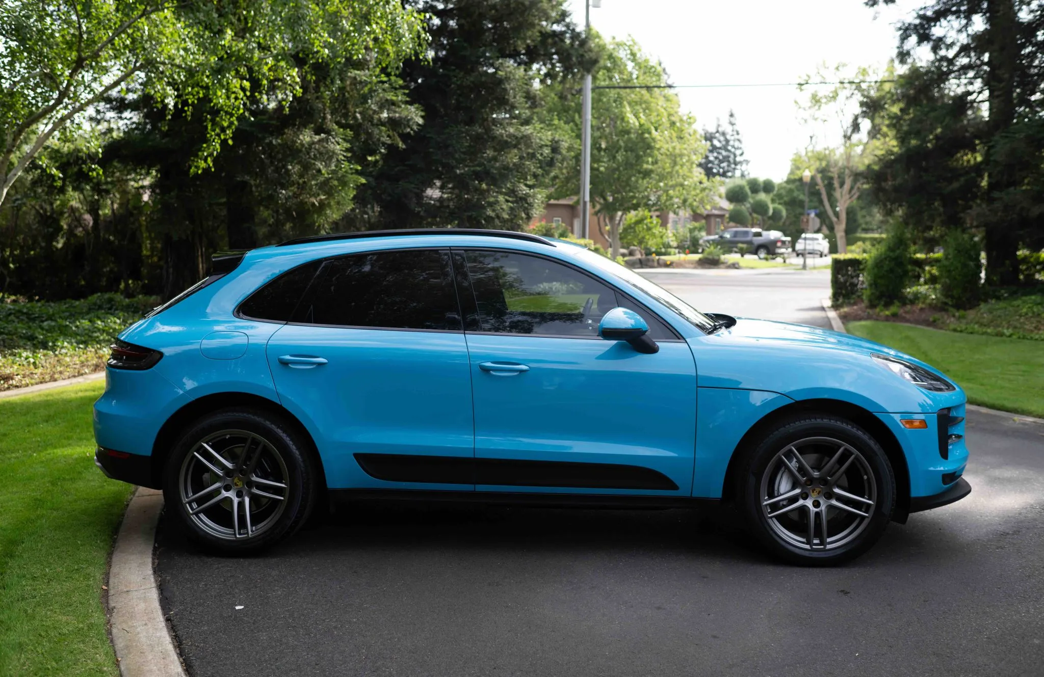 2020 Porsche Macan in Miami Blue