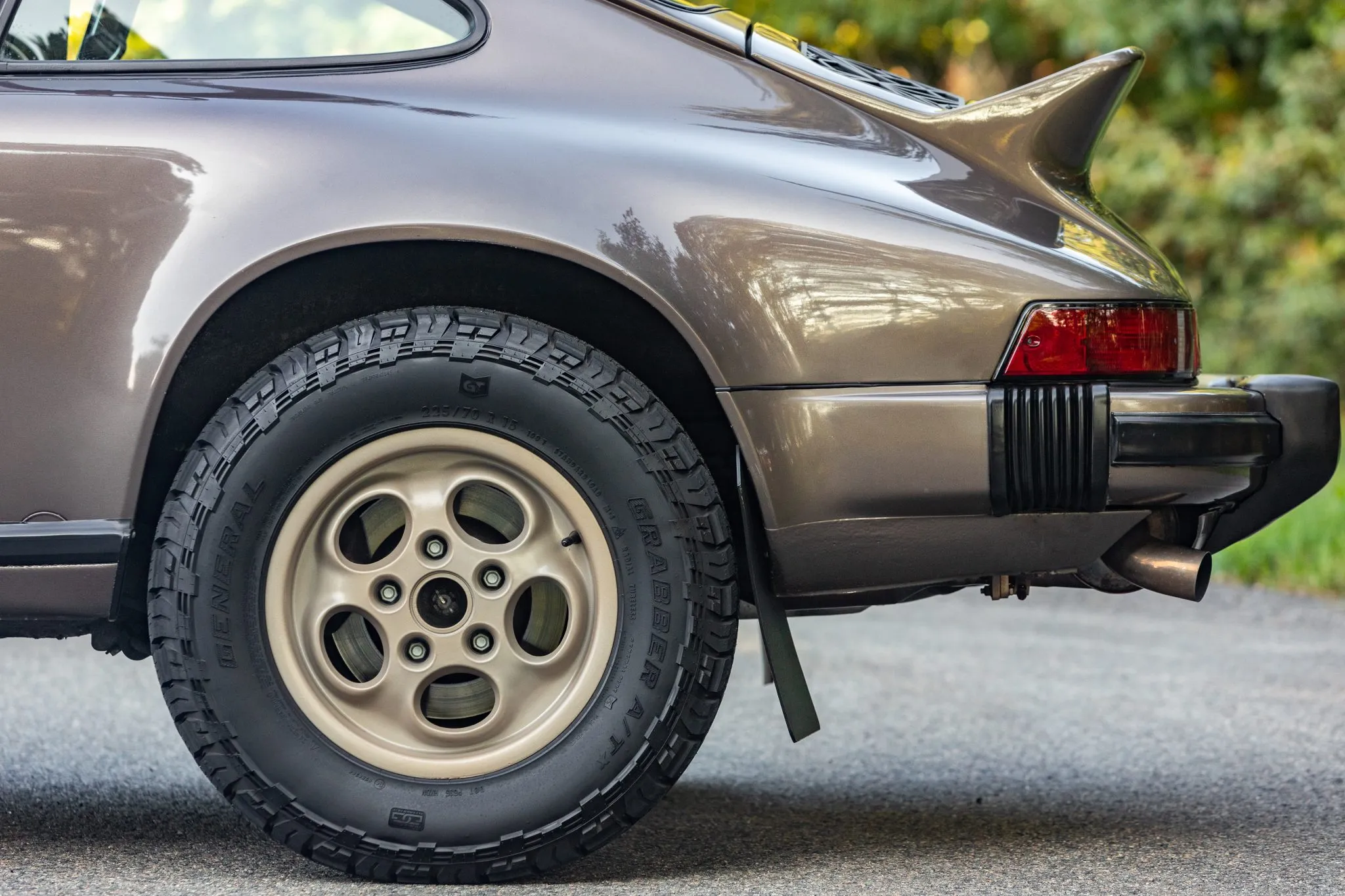 Safari-Style 1983 Porsche 911SC in Quartz Grey Metallic
