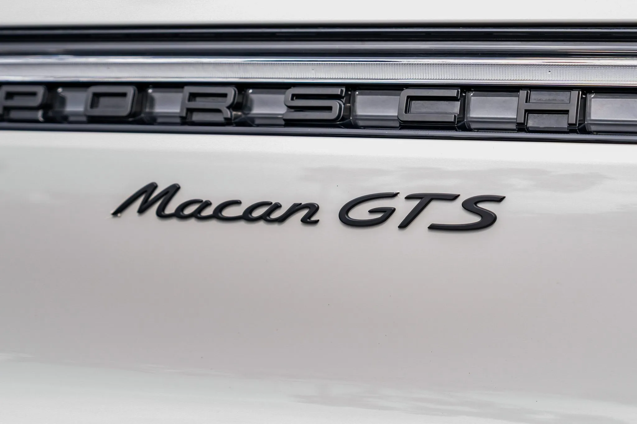 2023 Porsche Macan GTS in Chalk