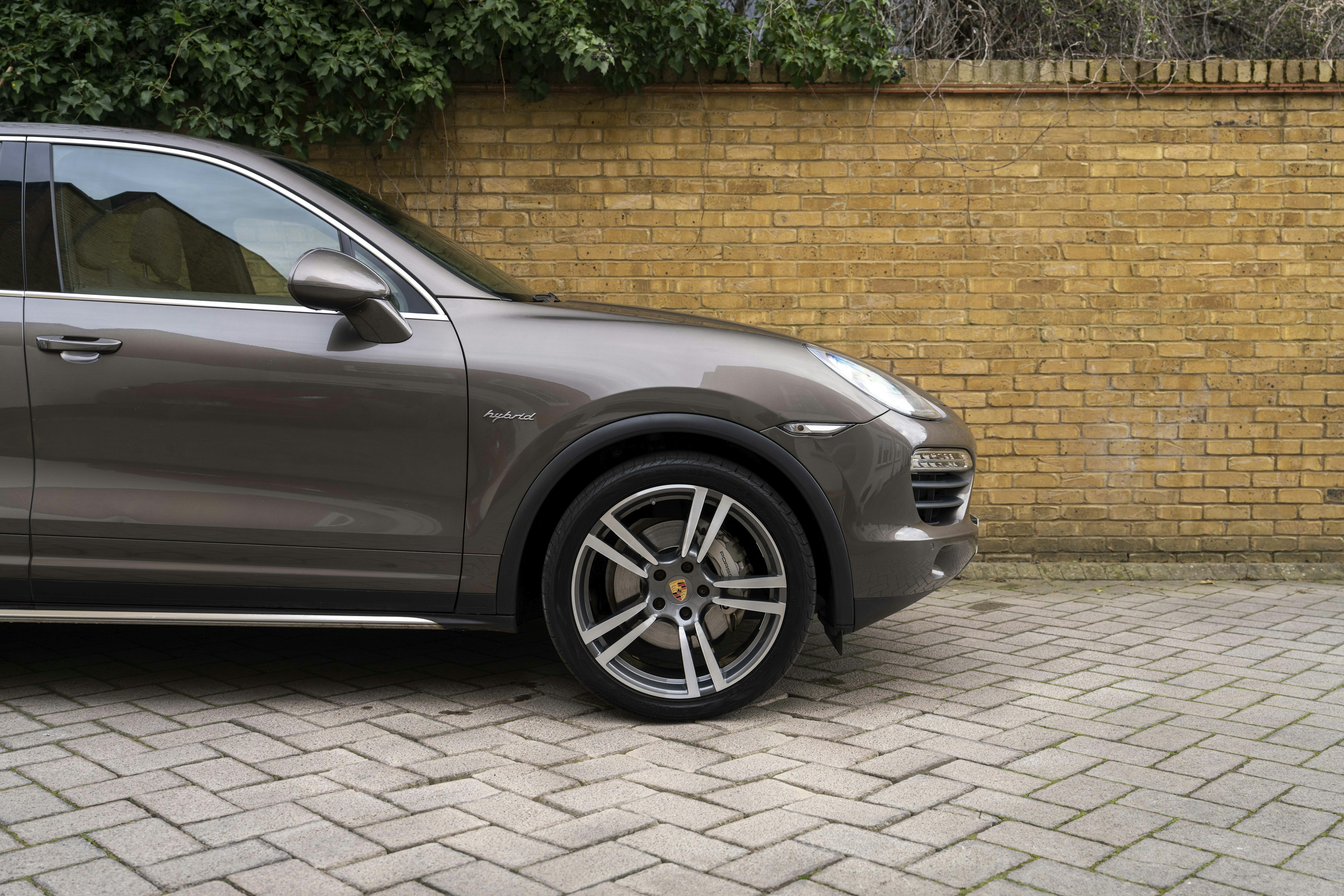 2010 PORSCHE CAYENNE S HYBRID in Umbra Metallic 