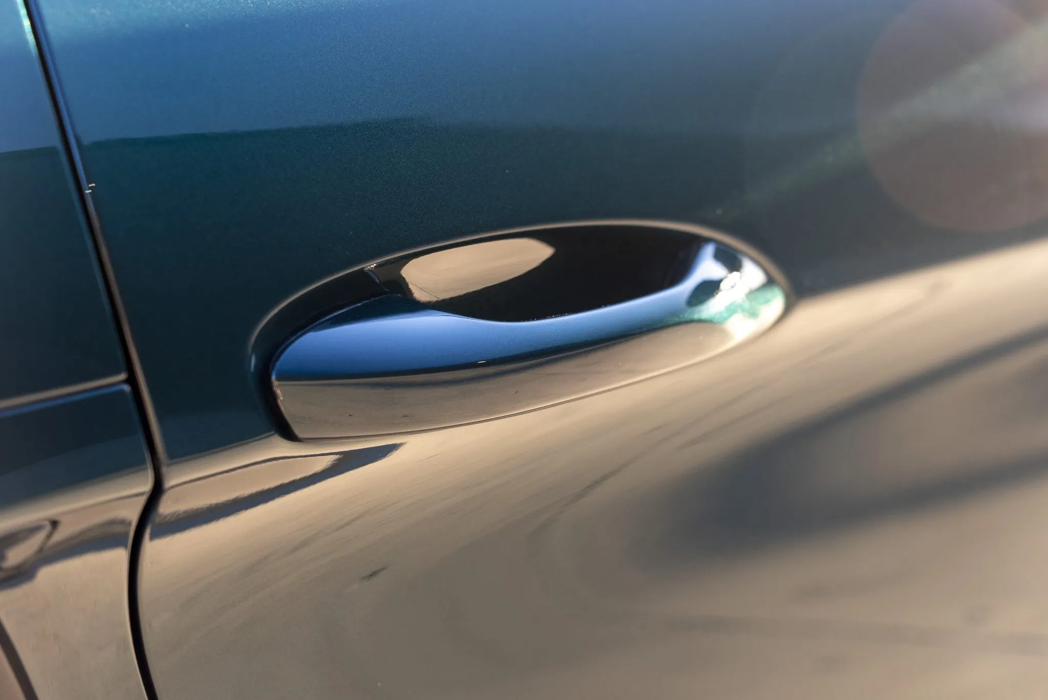 2023 Porsche 718 Spyder in Jet Green Metallic