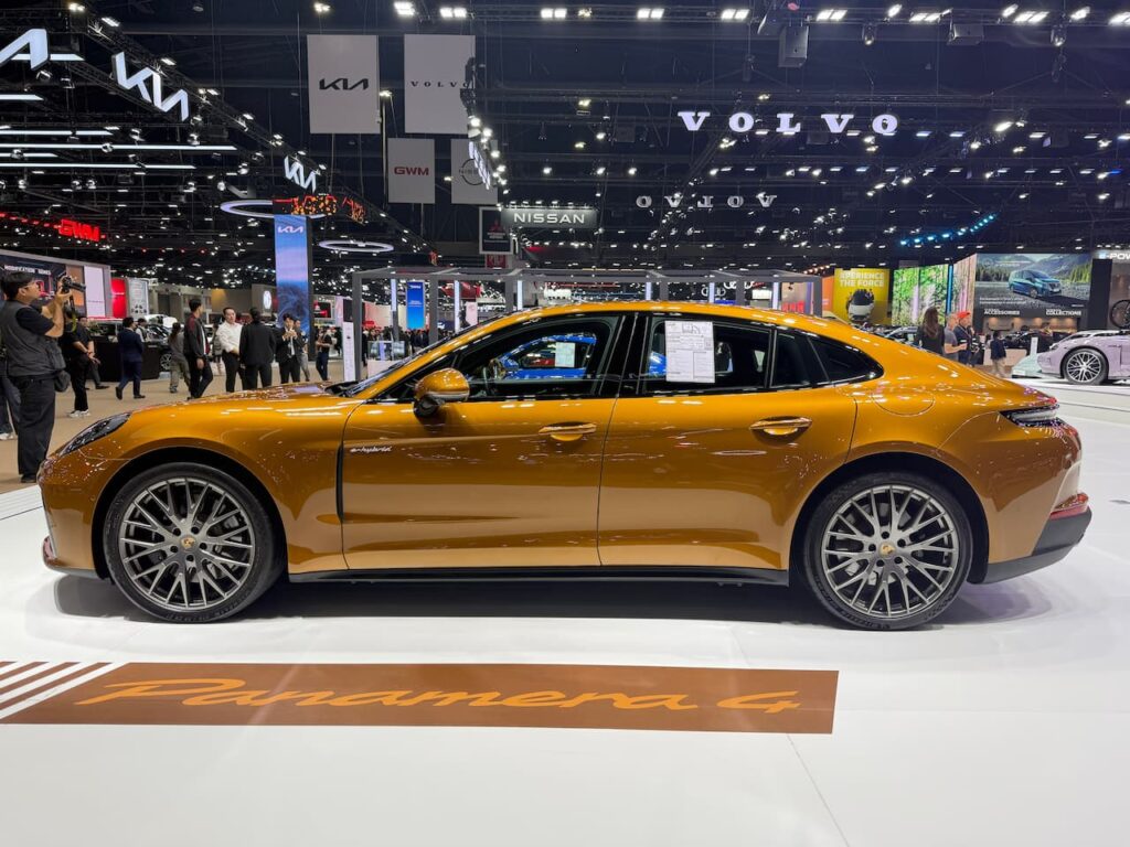 2025 Porsche Panamera 4 E-Hybrid in Madeira Gold Metallic