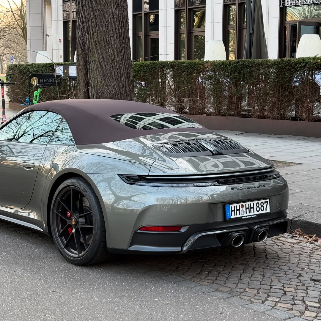 2025 Porsche 9111 Carrera 4 GTS Cabriolet in Aventurine Green Metallic