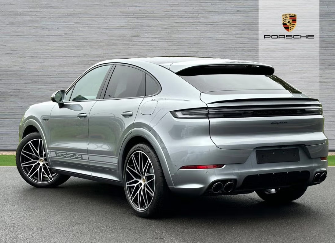 2023 Porsche Porsche Cayenne E-Hybrid in Tornado Grey Metallic