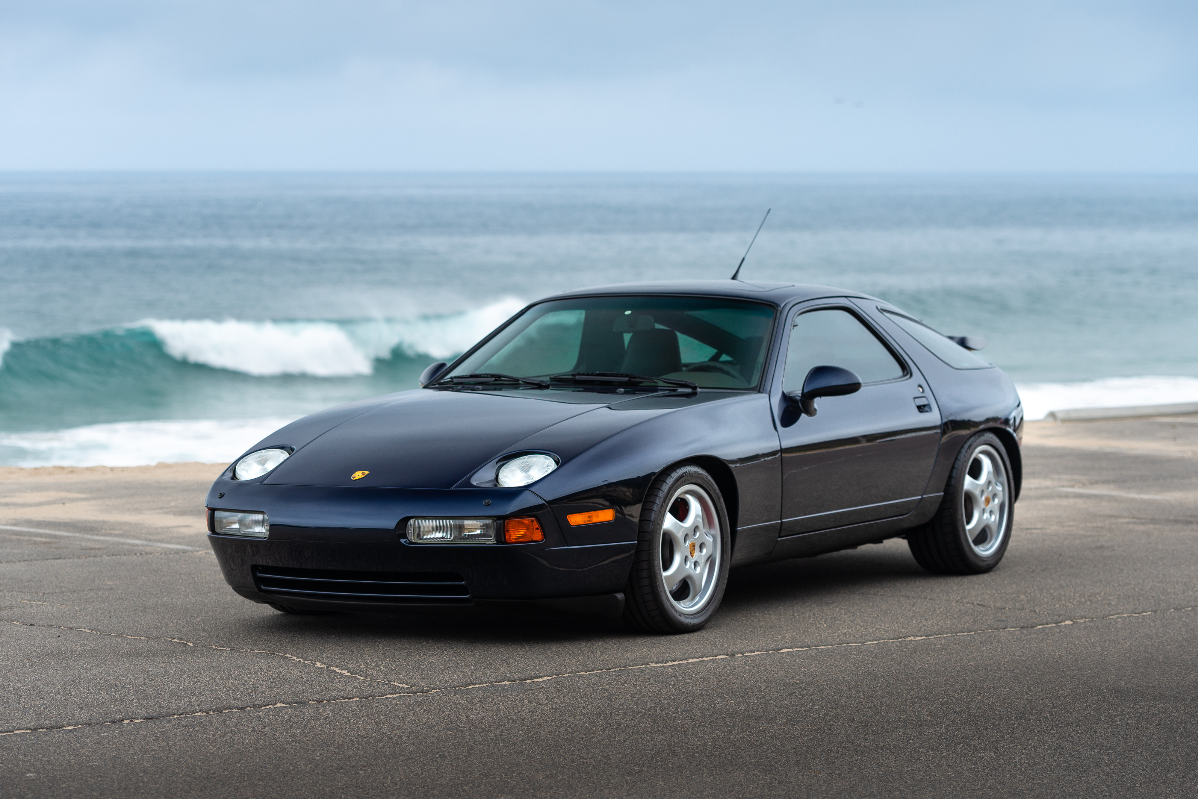 1995 Porsche 928 GTS in Midnight Blue Metallic