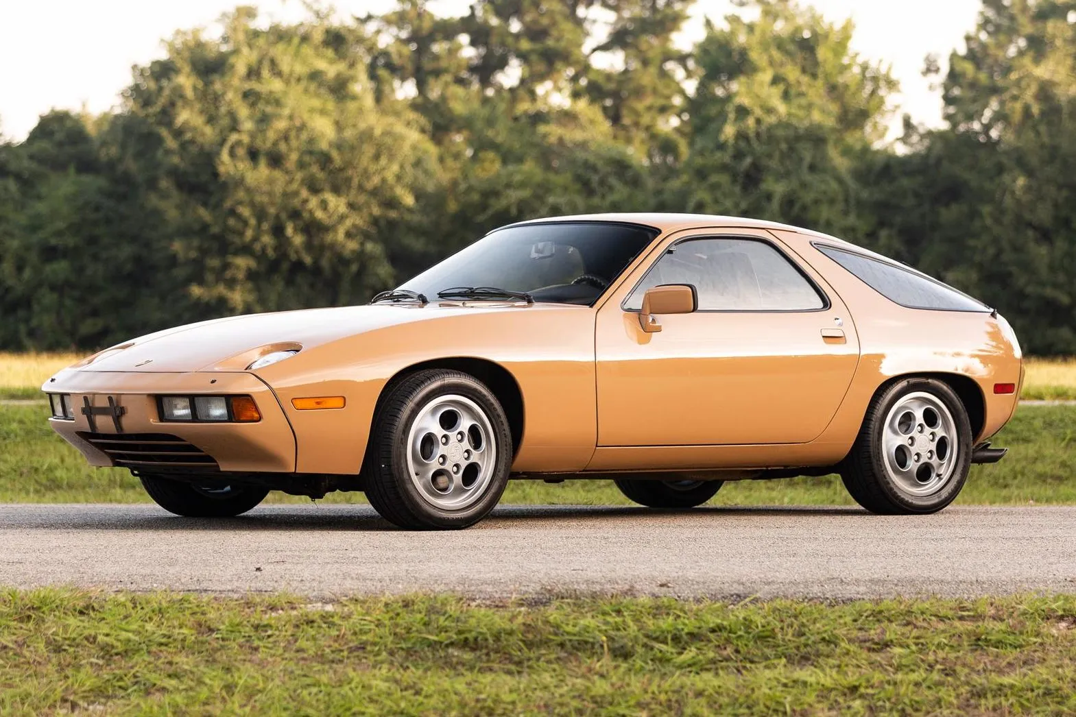 1978 Porsche 928 in Cashmere Beige