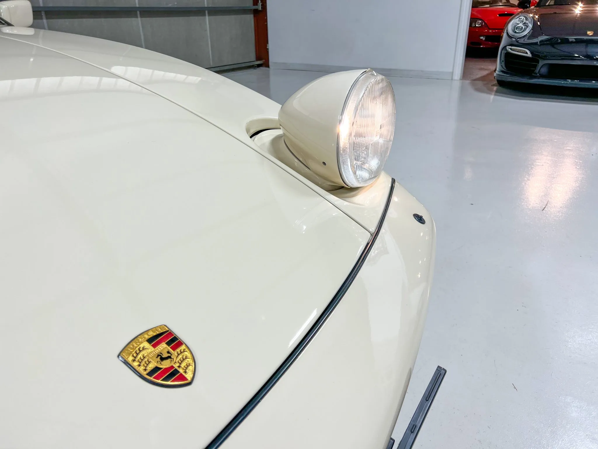 1986.5 Porsche 928S in Pastel Beige