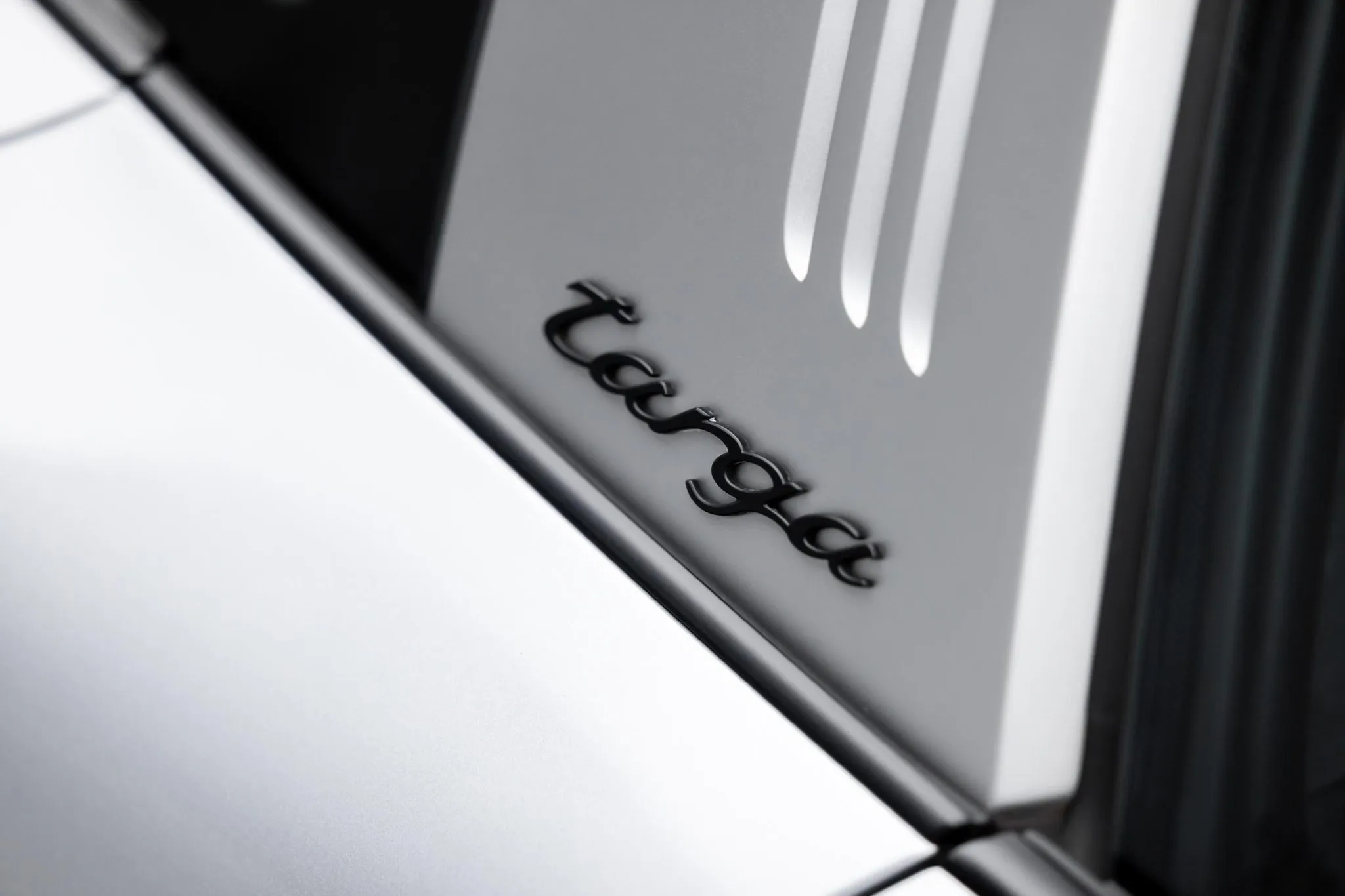 2018 Porsche 911 Targa 4 GTS in Rhodium Silver Metallic