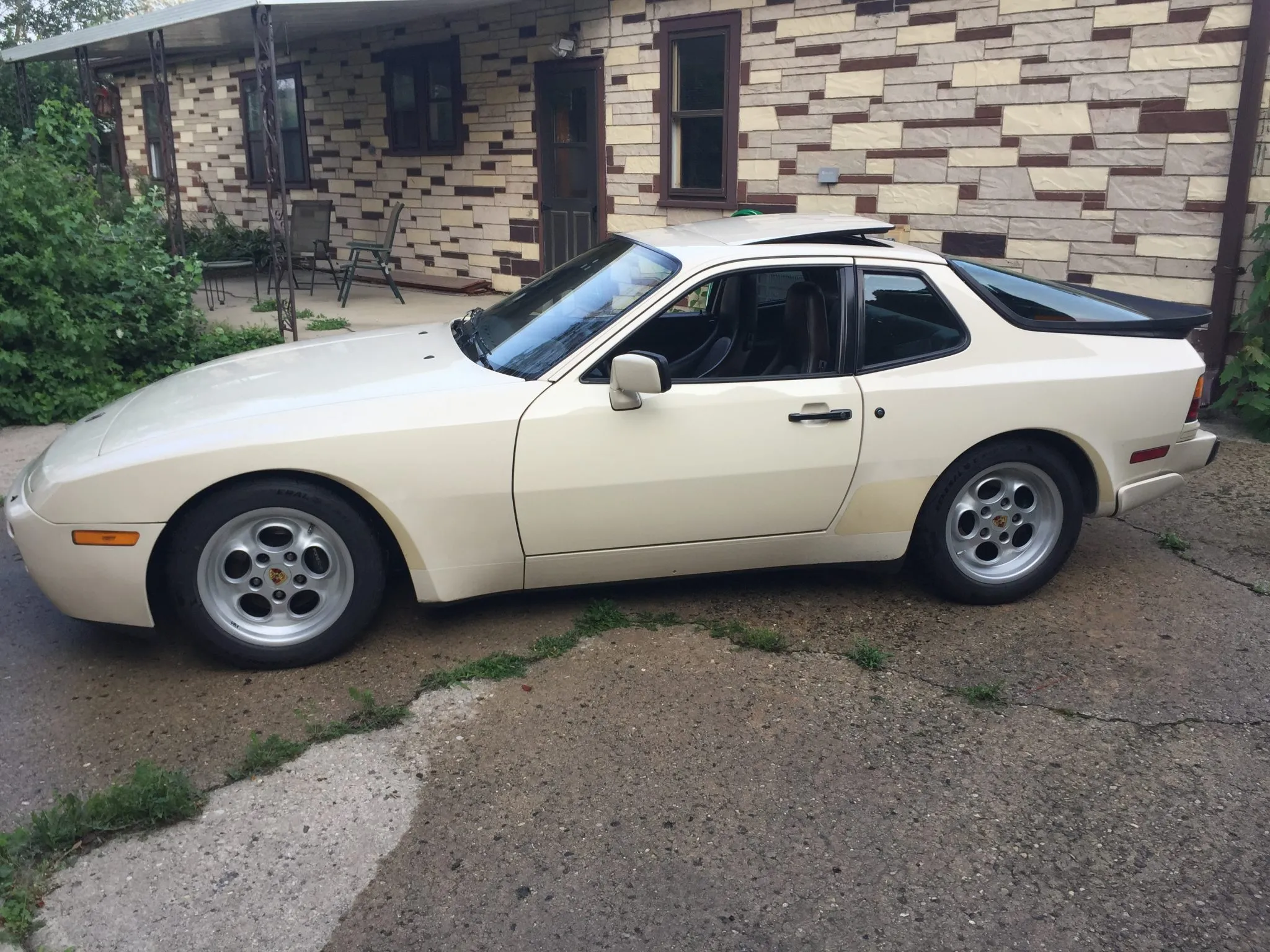 1986 Porsche 944 Turbo in Pastel Beige
