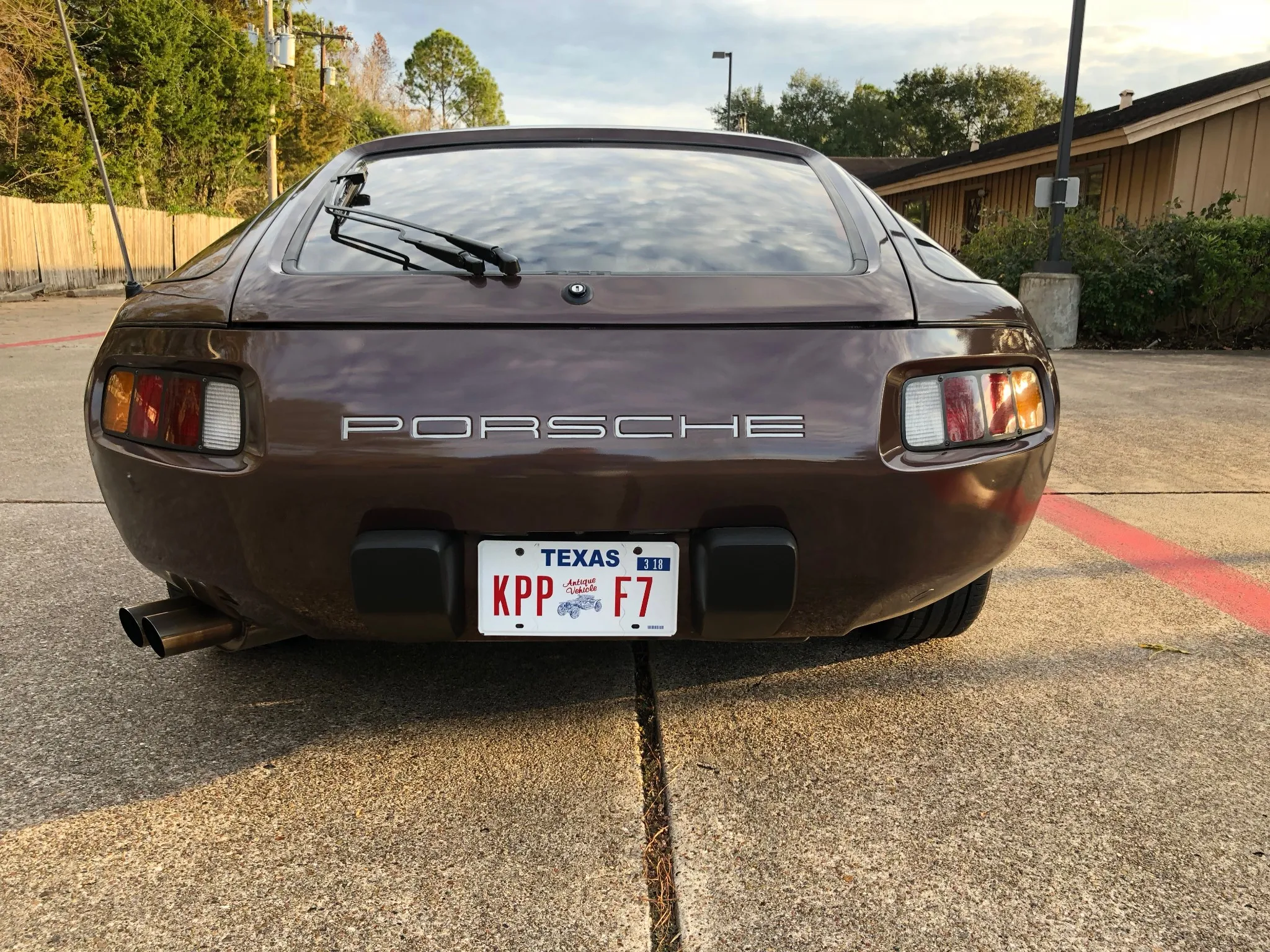 1982 Porsche 928 in Rosewood Metallic