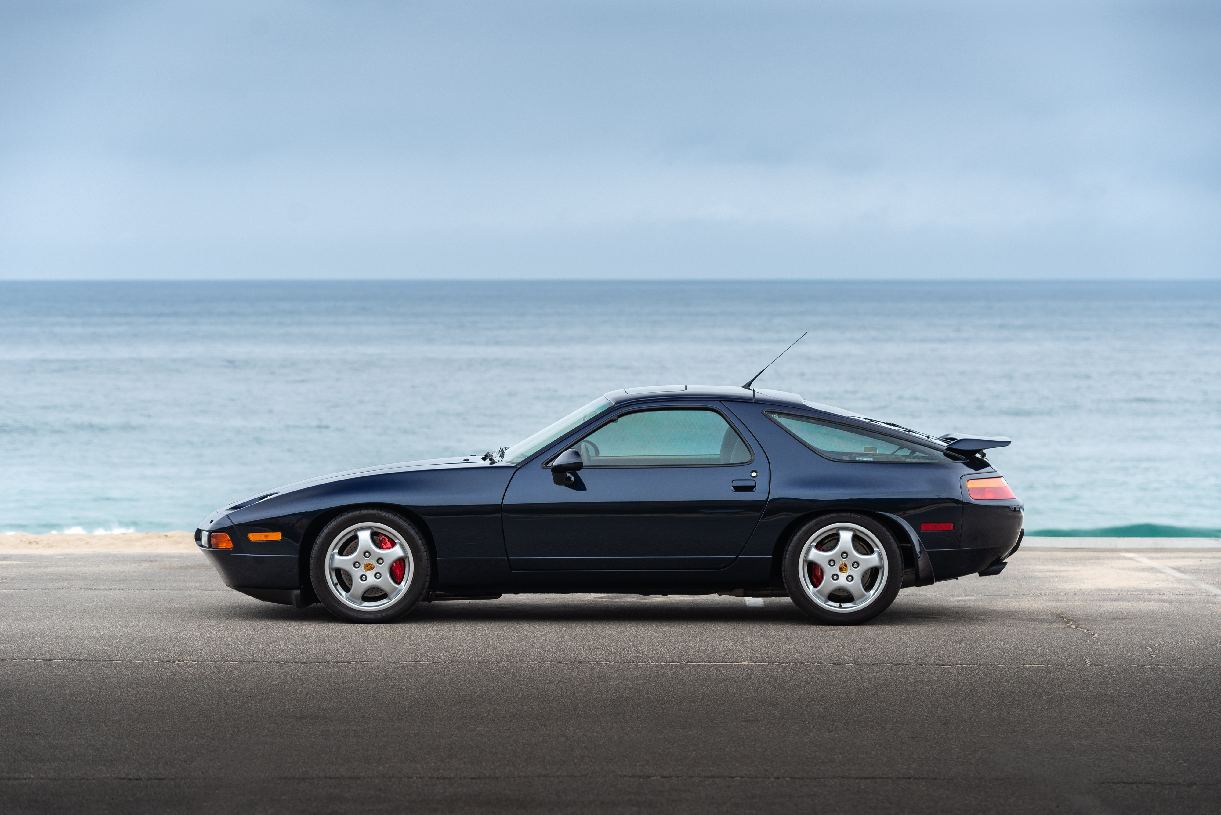 1995 Porsche 928 GTS in Midnight Blue Metallic