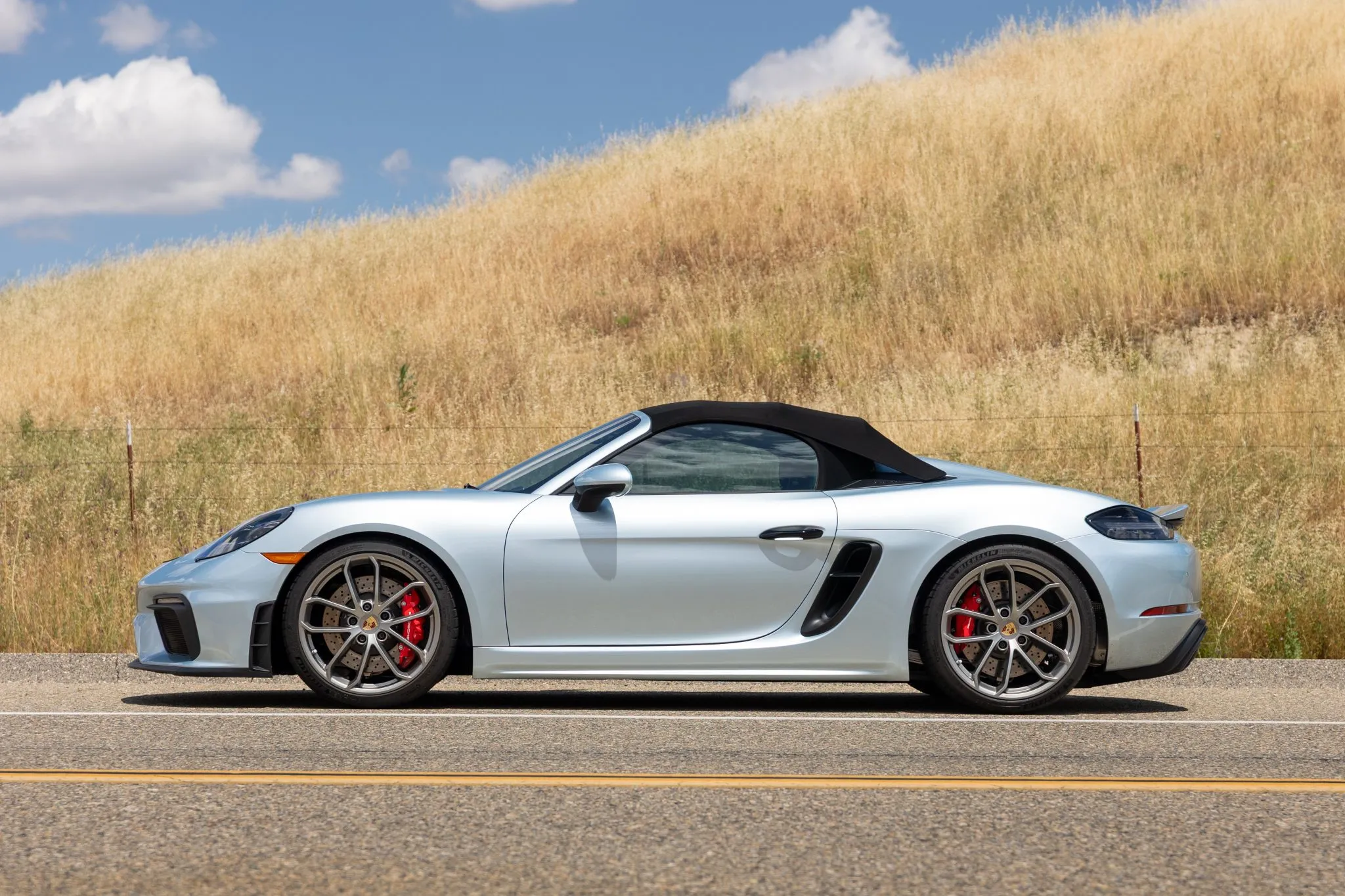 2022 Porsche 718 Spyder in Azzurro Thetys Metallic