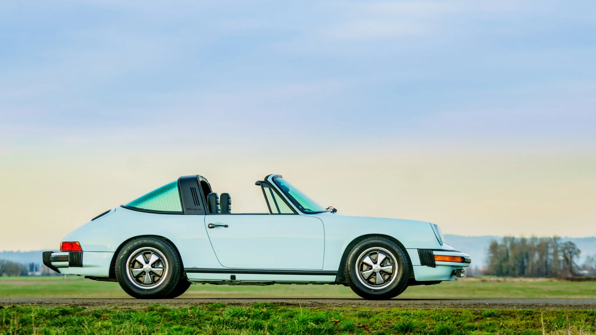 1977 Porsche 911S Targa in Eisblau (Ice Blue)