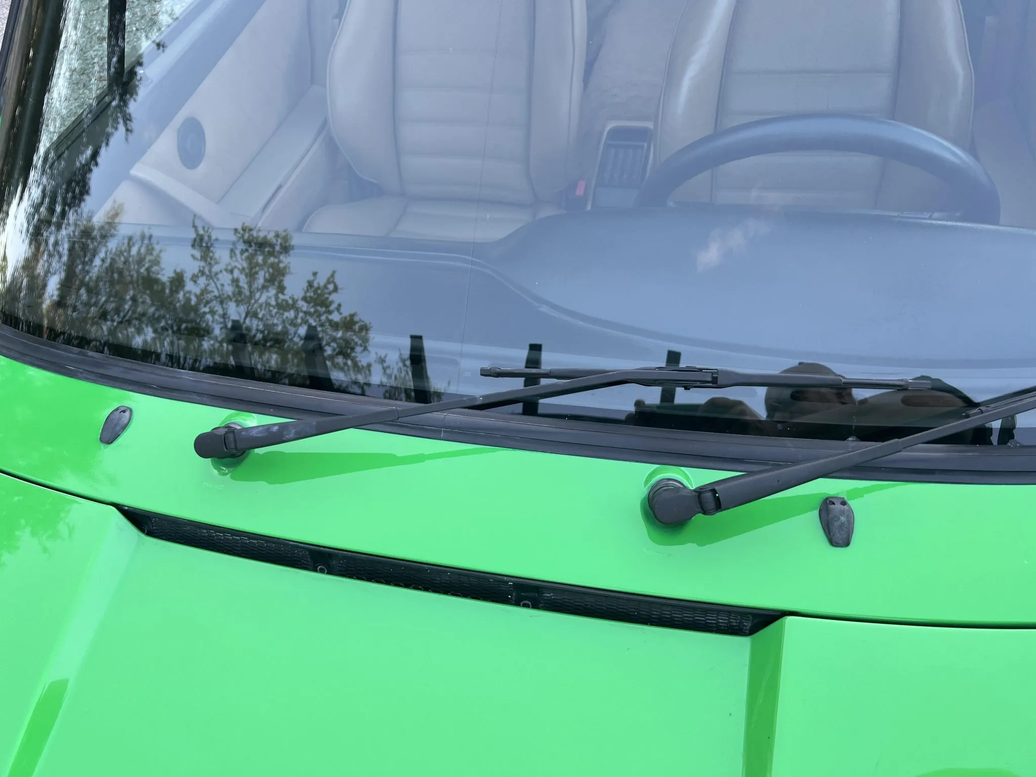 1990 Porsche 911 Carrera 4 Coupe 5-Speed in Speedway Green