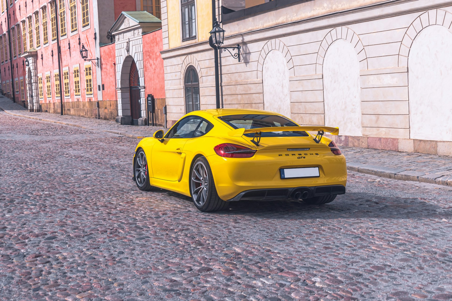 2015 Porsche Cayman GT4 Clubsport in Racing Yellow