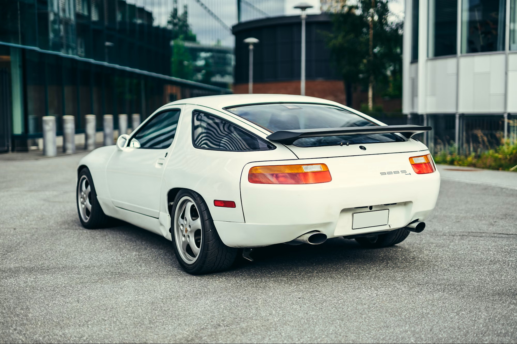 1988 Porsche 928 S4 in White