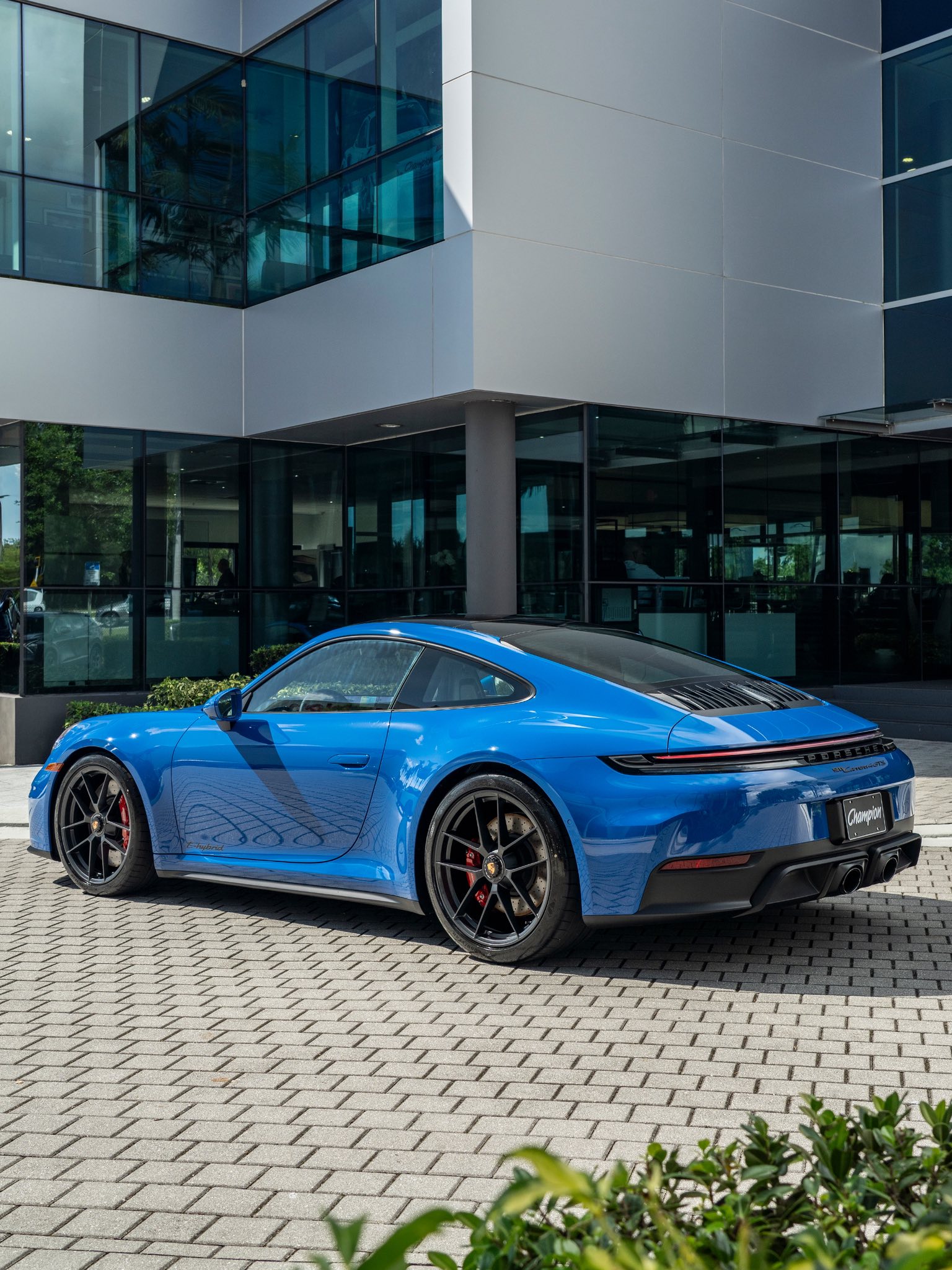 2025 Porsche 911 Carrera 4 GTS in Lugano Blue