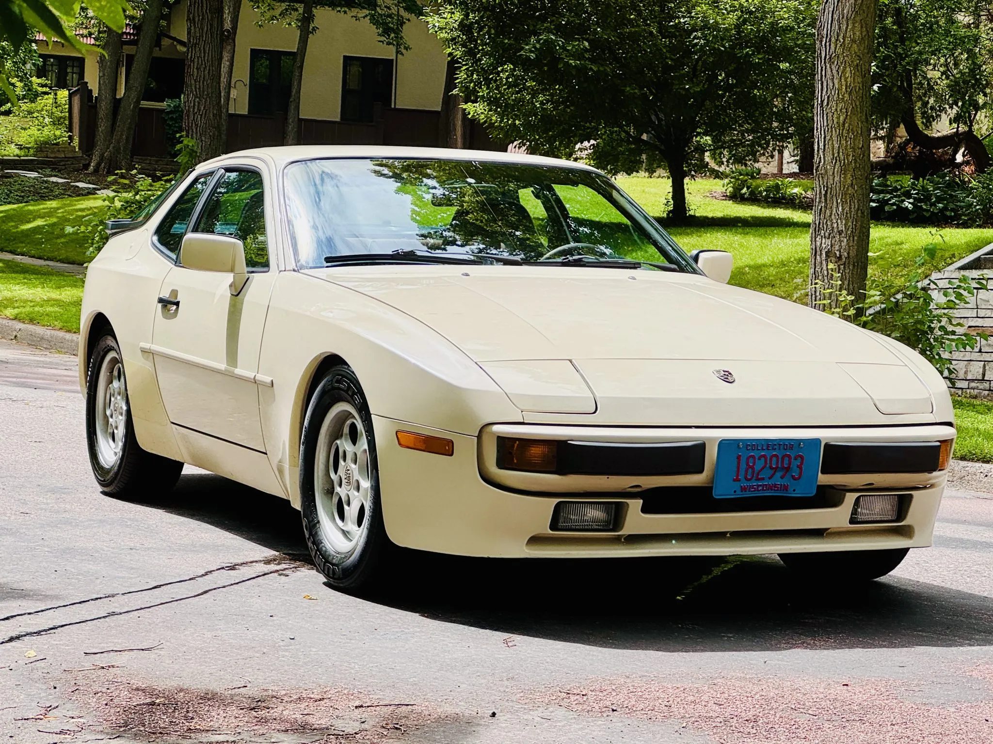 1985.5 Porsche 944 in Pastel Beige