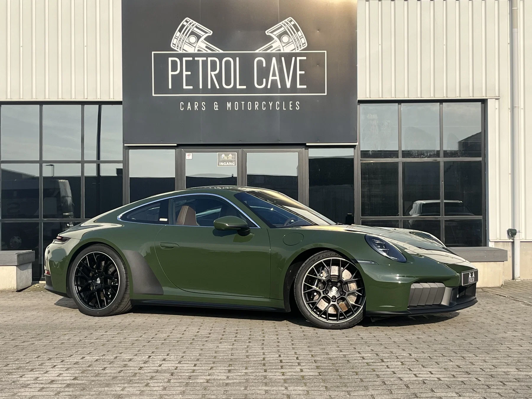 2025 Porsche 911 Carrera GTS ‘Cuarenta Edition’ in Quercus Verde