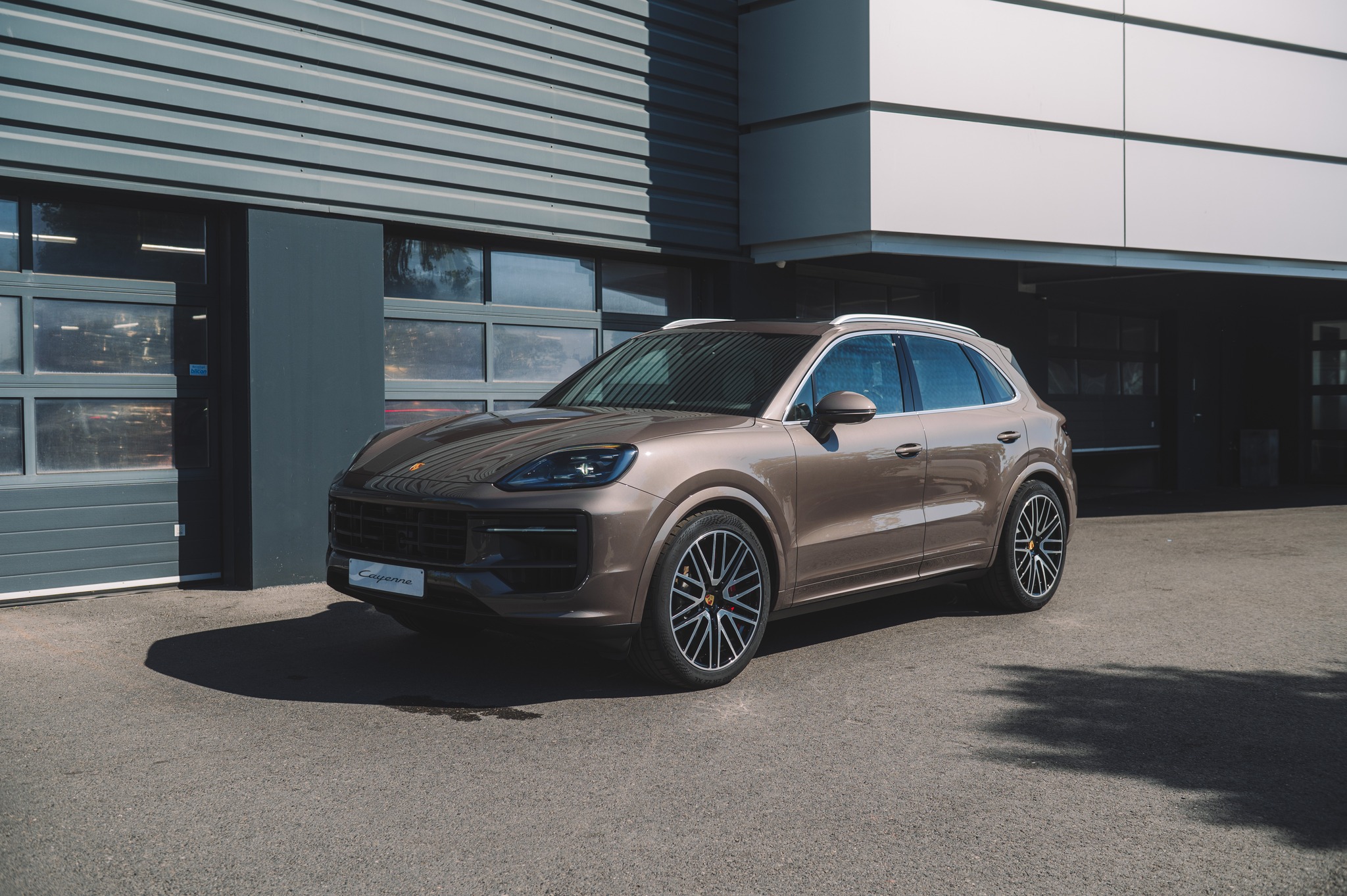 2025 Porsche Cayenne S Soho Brown Metallic