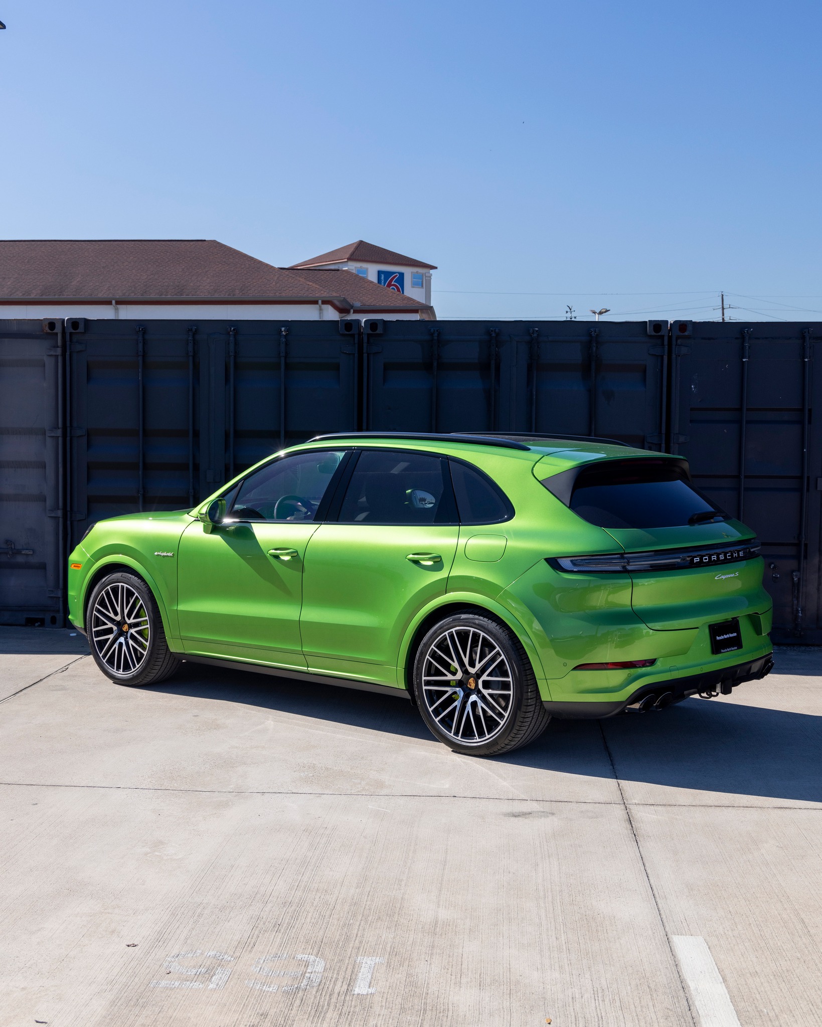 2025 Porsche Cayenne S E-Hybrid in Java Green Metallic