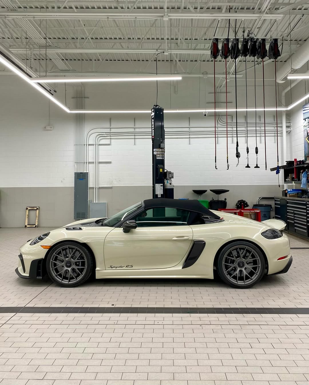 2024 Porsche 718 Spyder RS in Geyser Grey Metallic