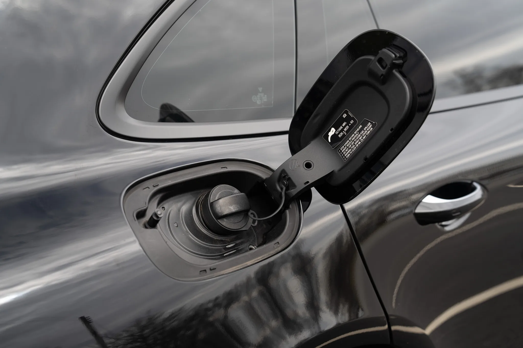 2018 Porsche Panamera 4 Sport Turismo in Black