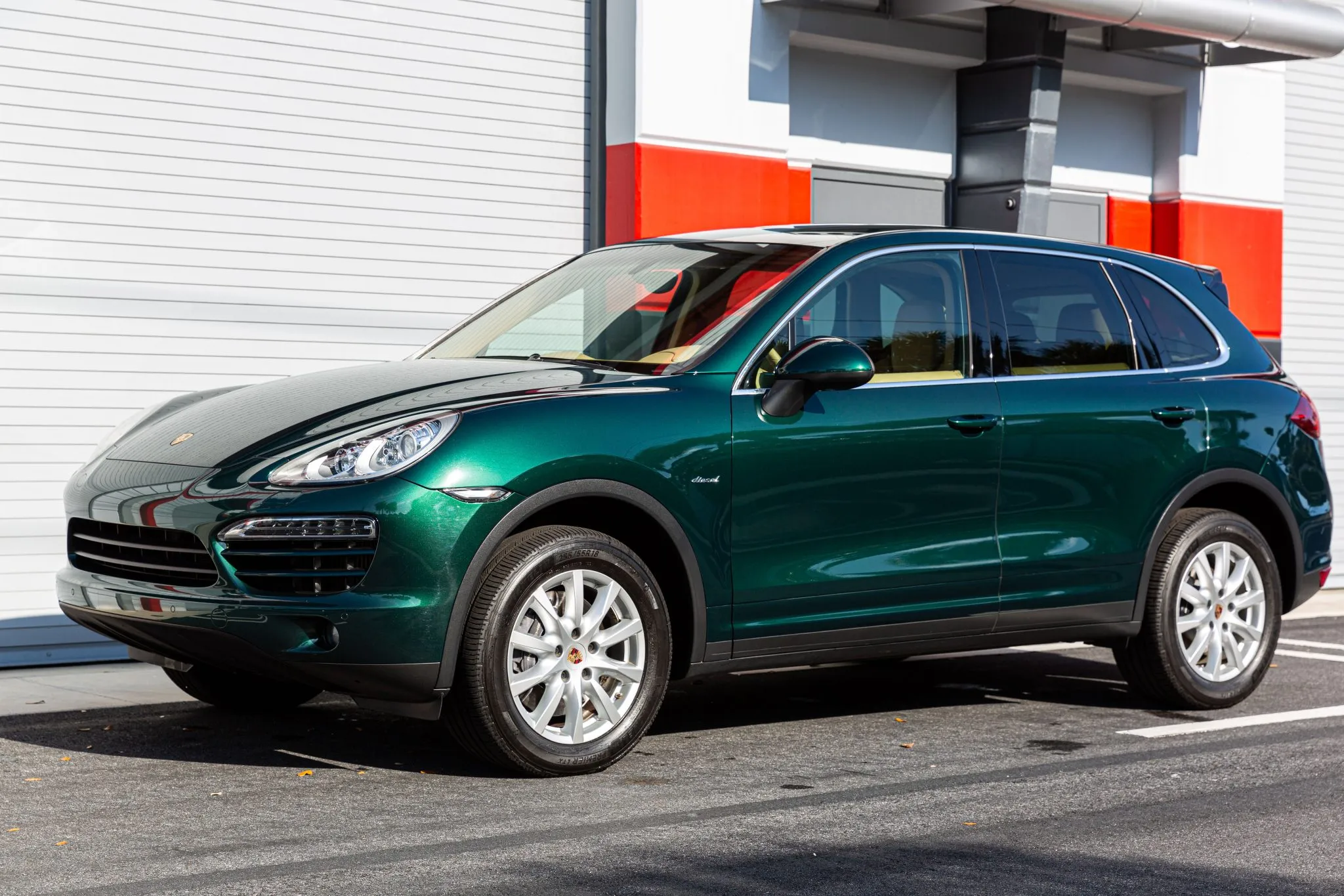 2013 Porsche Cayenne Diesel in Jet Green Metallic