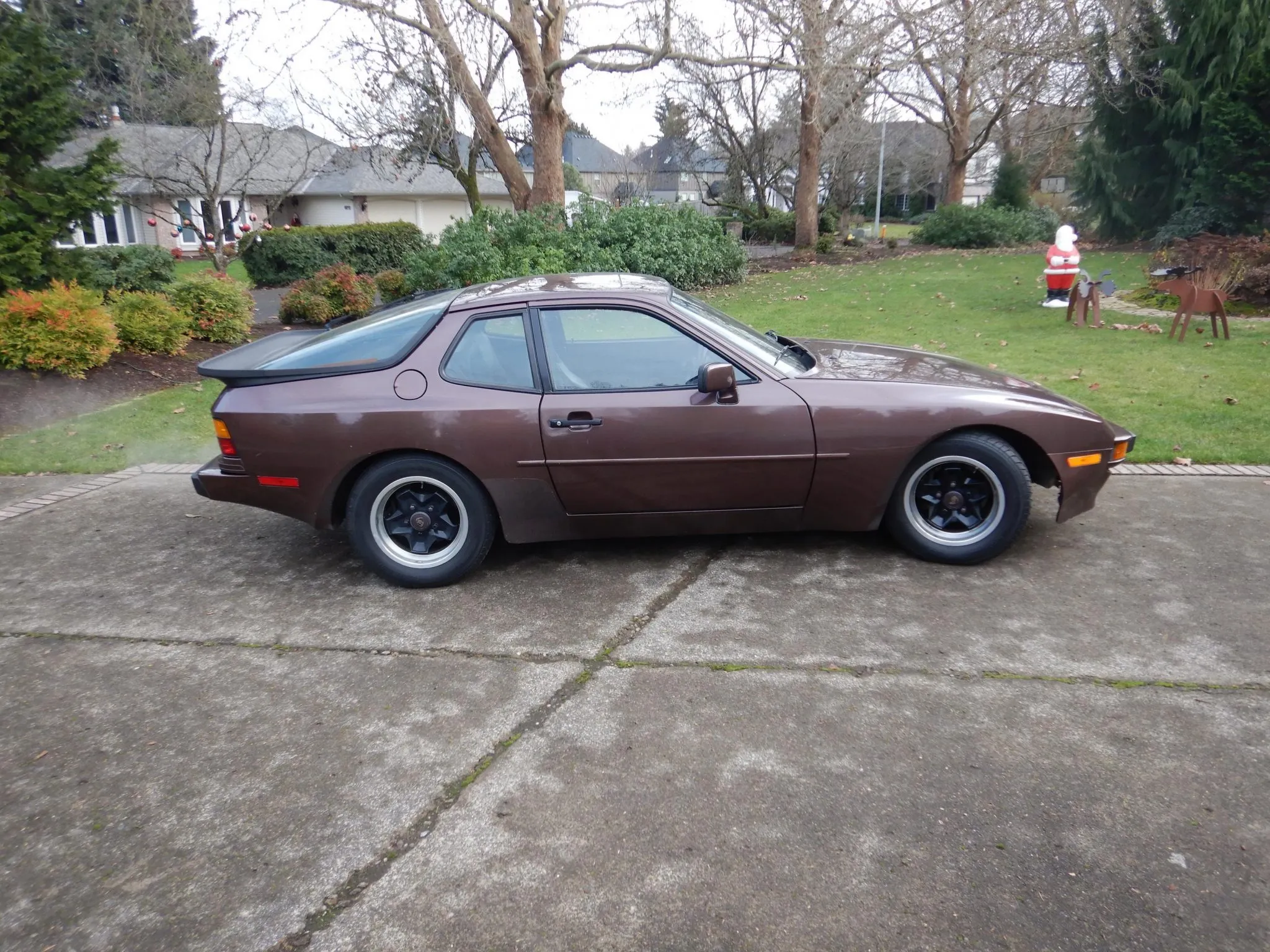 1985 Porsche 944 in Mahogany Metallic