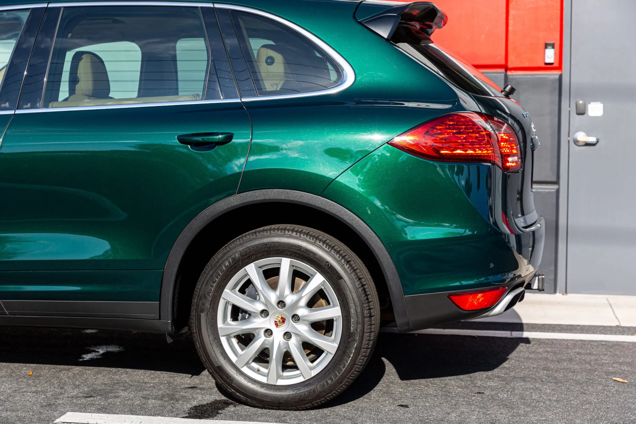 2013 Porsche Cayenne Diesel in Jet Green Metallic