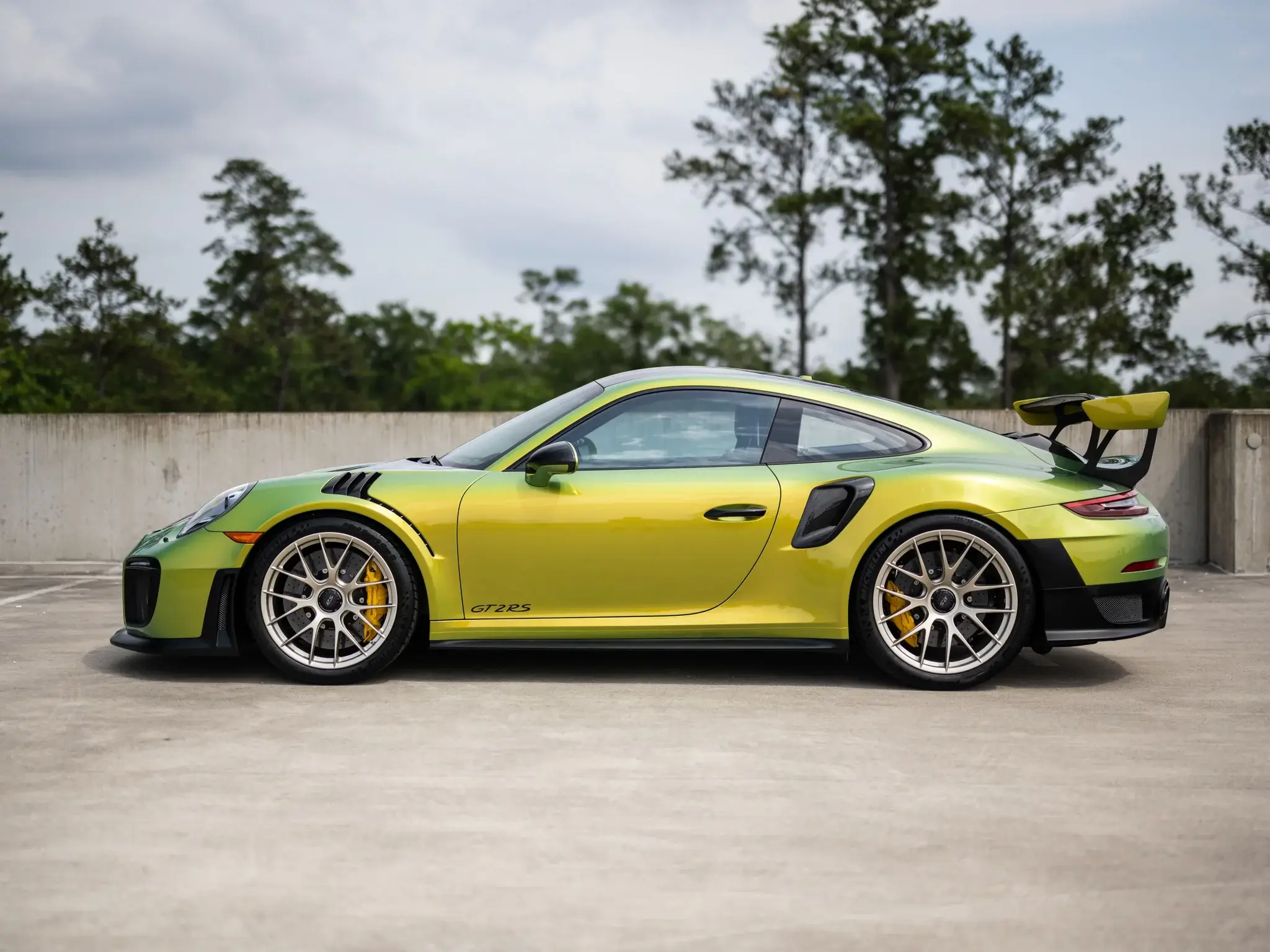 2019 Porsche 911 GT2 RS in Python Green Chromaflair