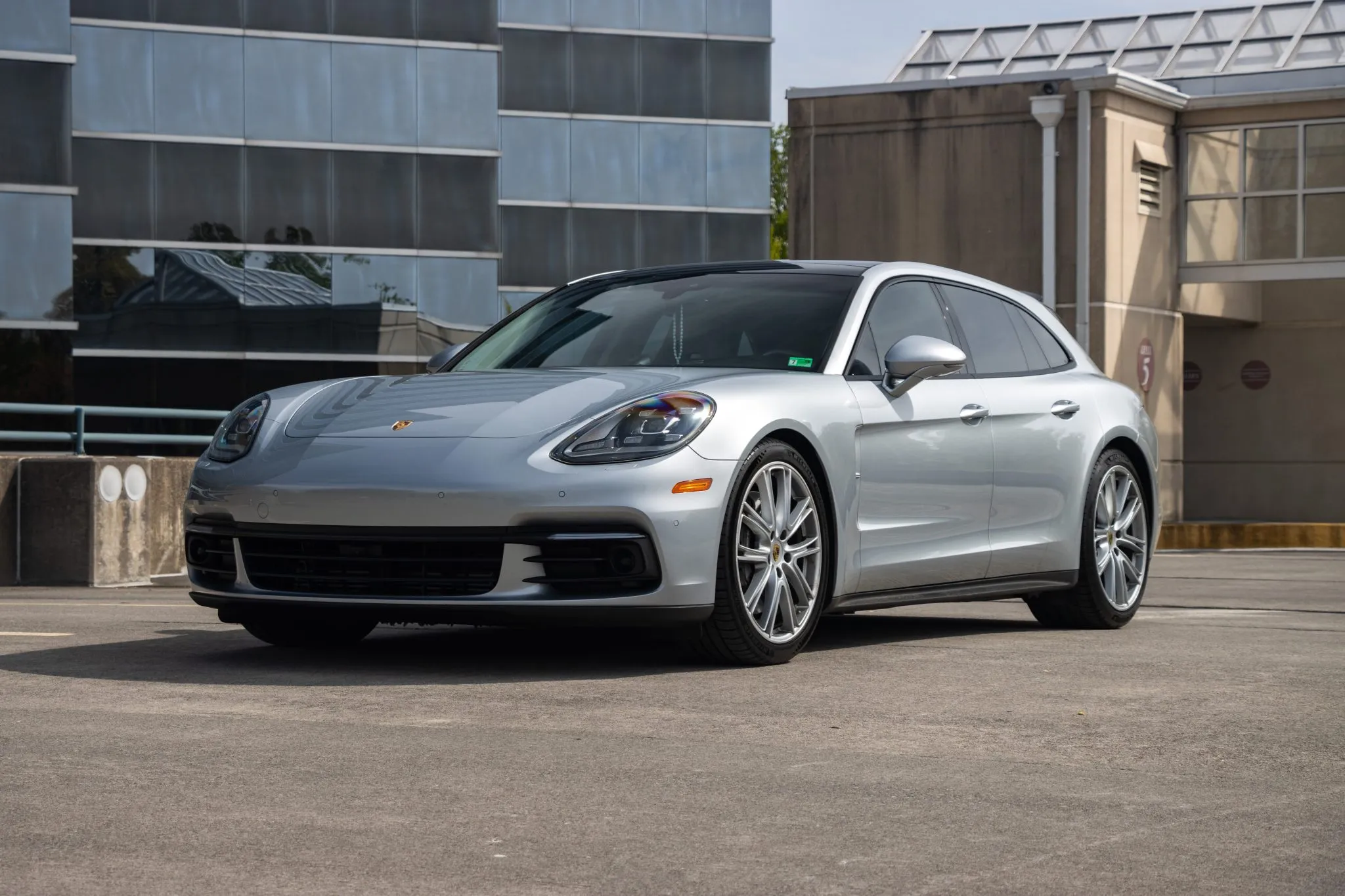 2019 Porsche Panamera 4 Sport Turismo in Dolomite Silver Metallic