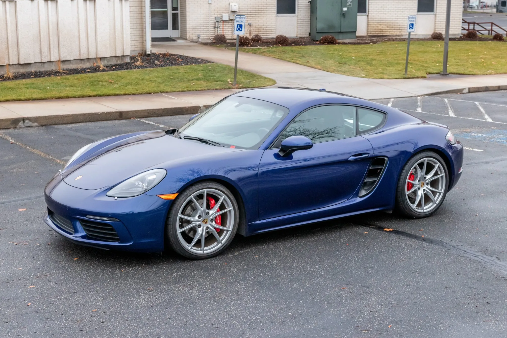2020 Porsche 718 Cayman S in Gentian Blue Metallic
