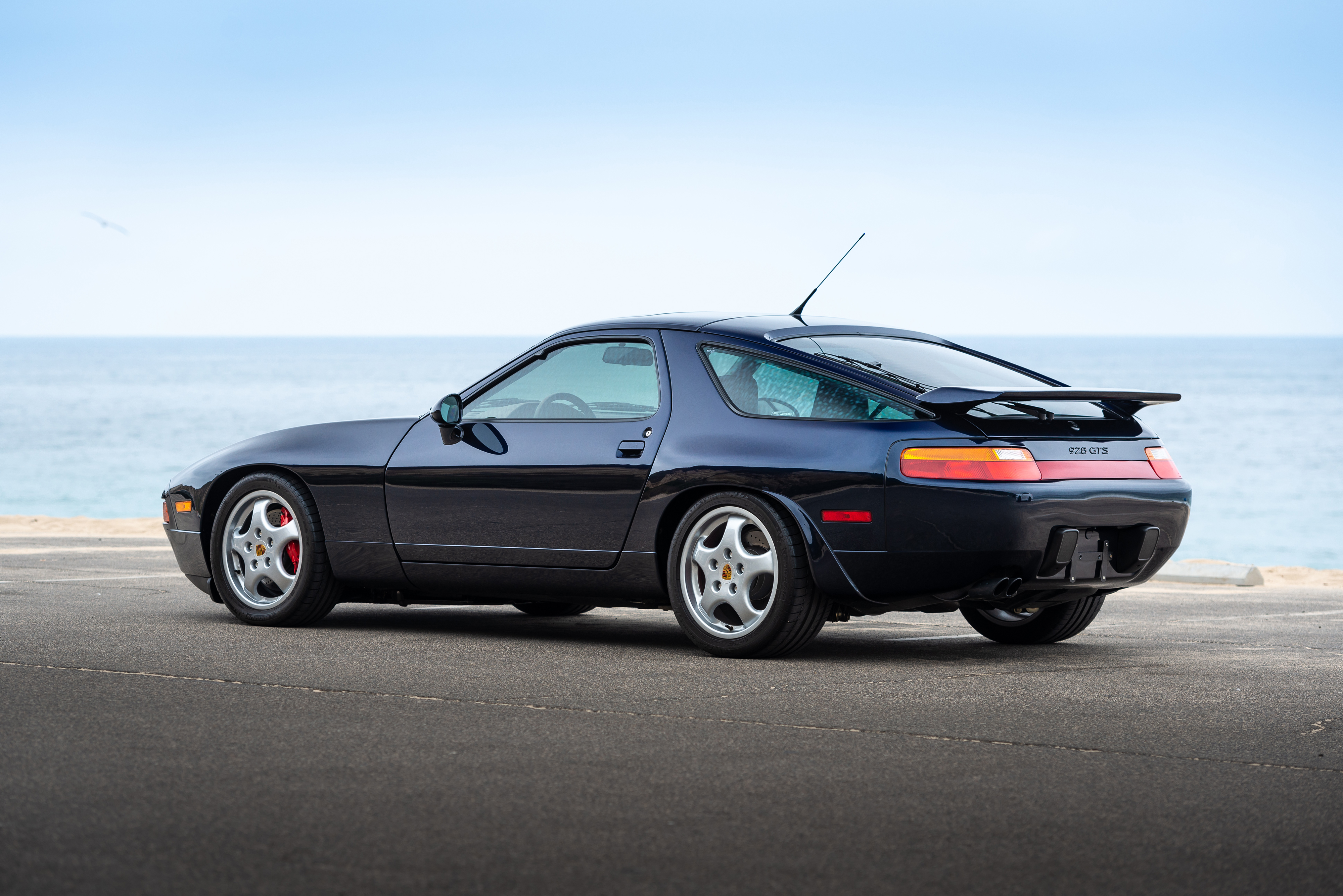 1995 Porsche 928 GTS in Midnight Blue Metallic