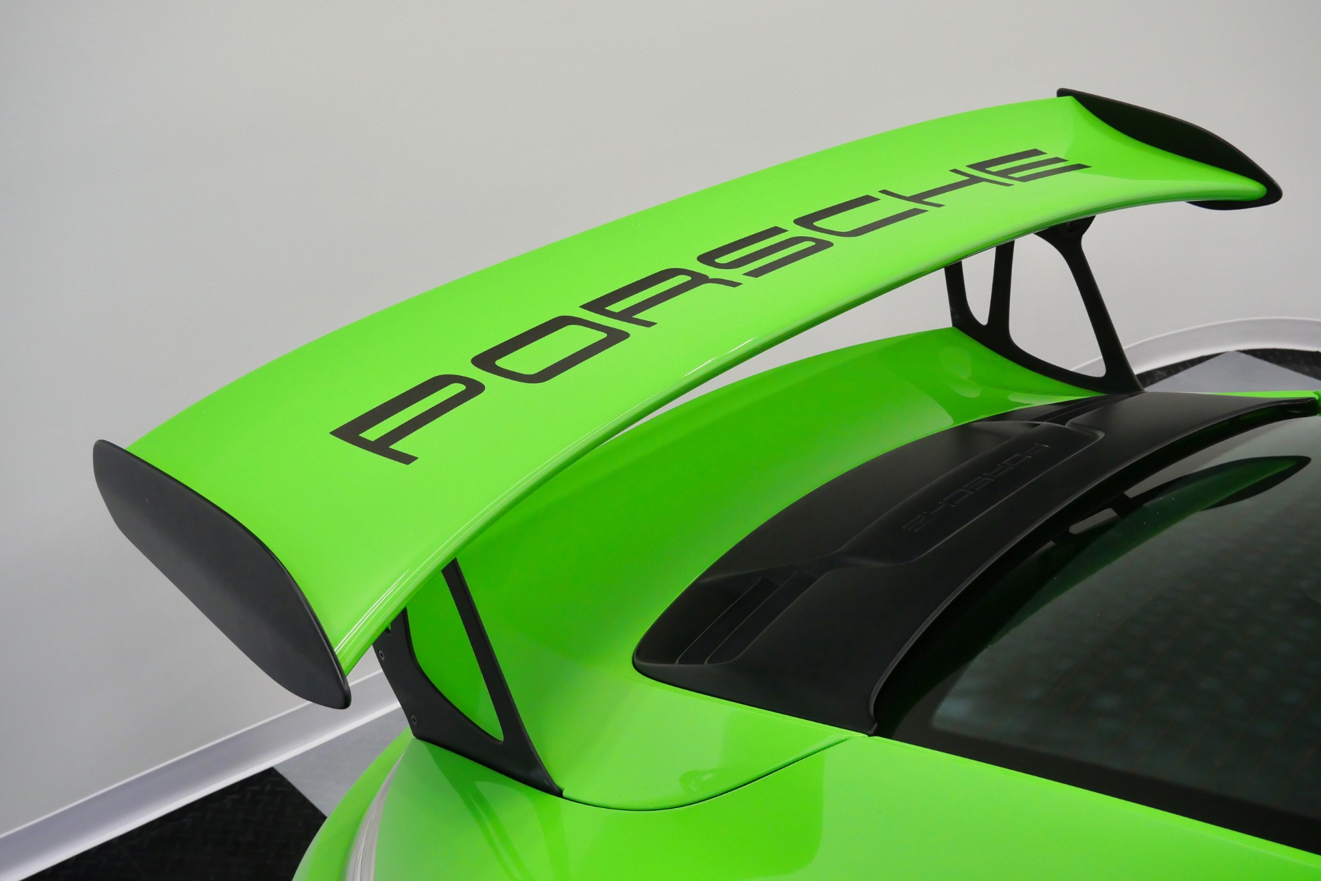 2016 Porsche 911 GT3 RS in Green Yellow