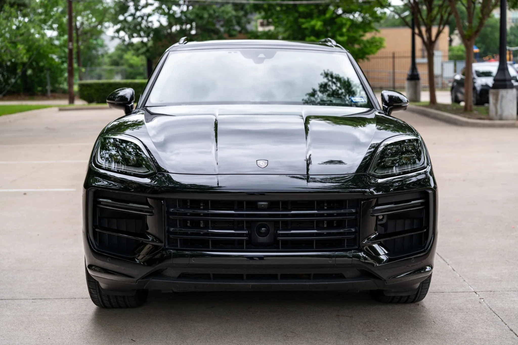 2025 Porsche Cayenne Turbo E-Hybrid in Chromite Black Metallic