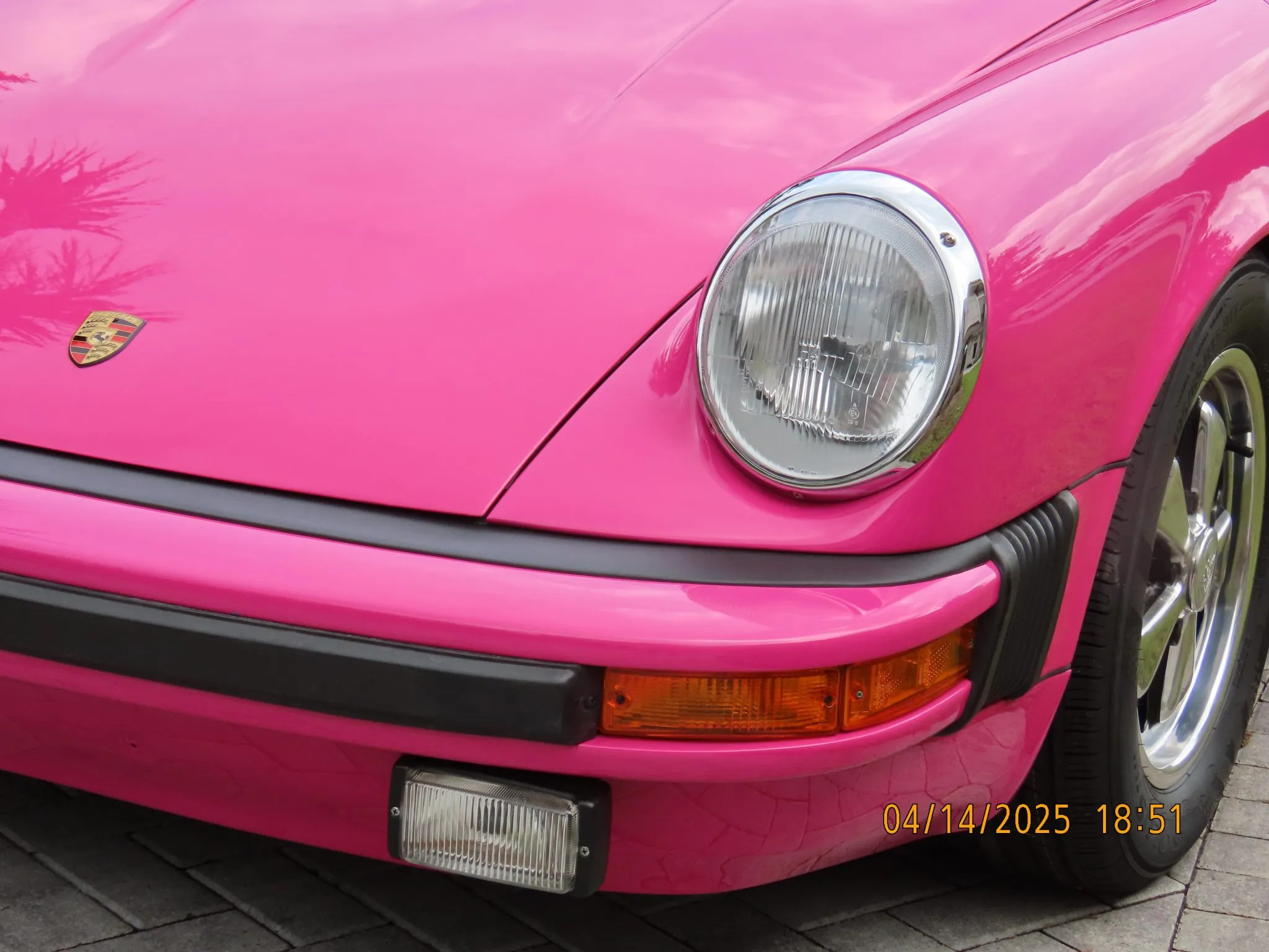 1976 Porsche 911S Targa in Magenta