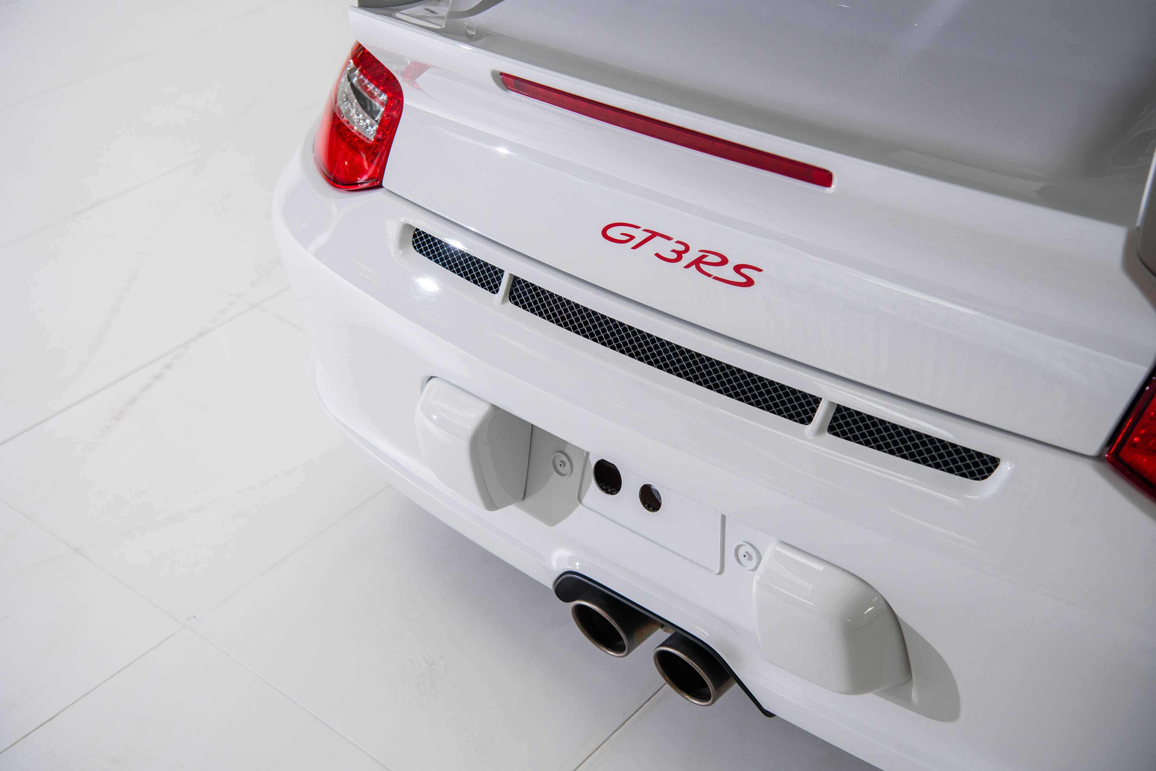 2011 Porsche 911 GT3 RS in Carrara White