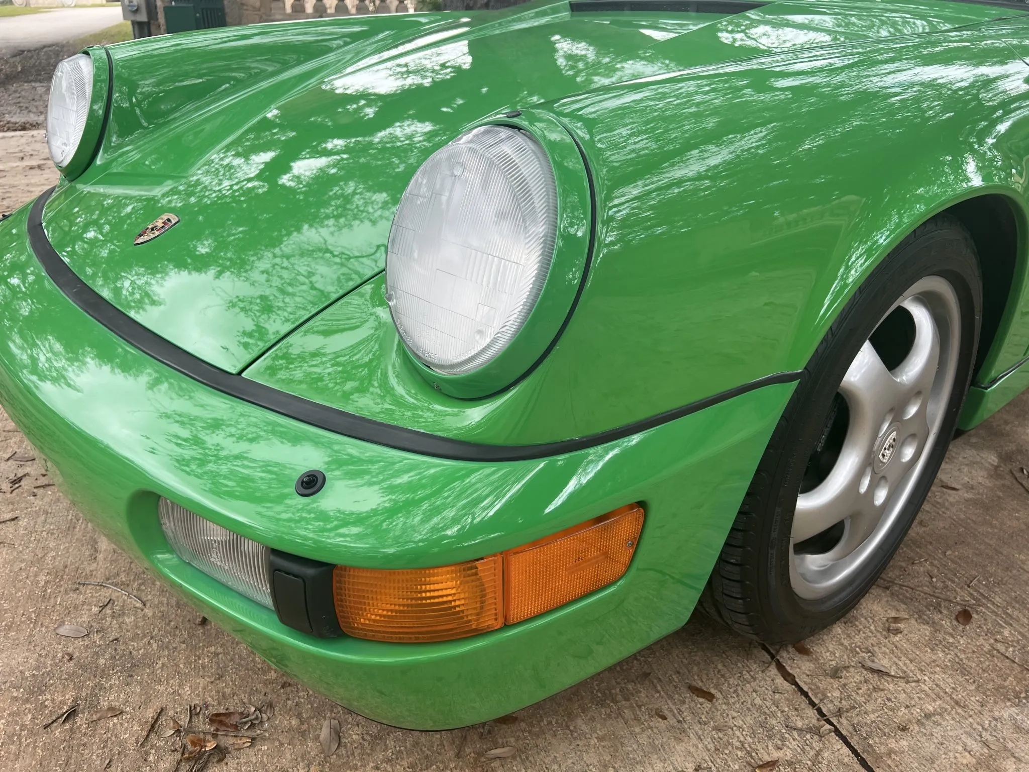 1990 Porsche 911 Carrera 4 Coupe 5-Speed in Speedway Green