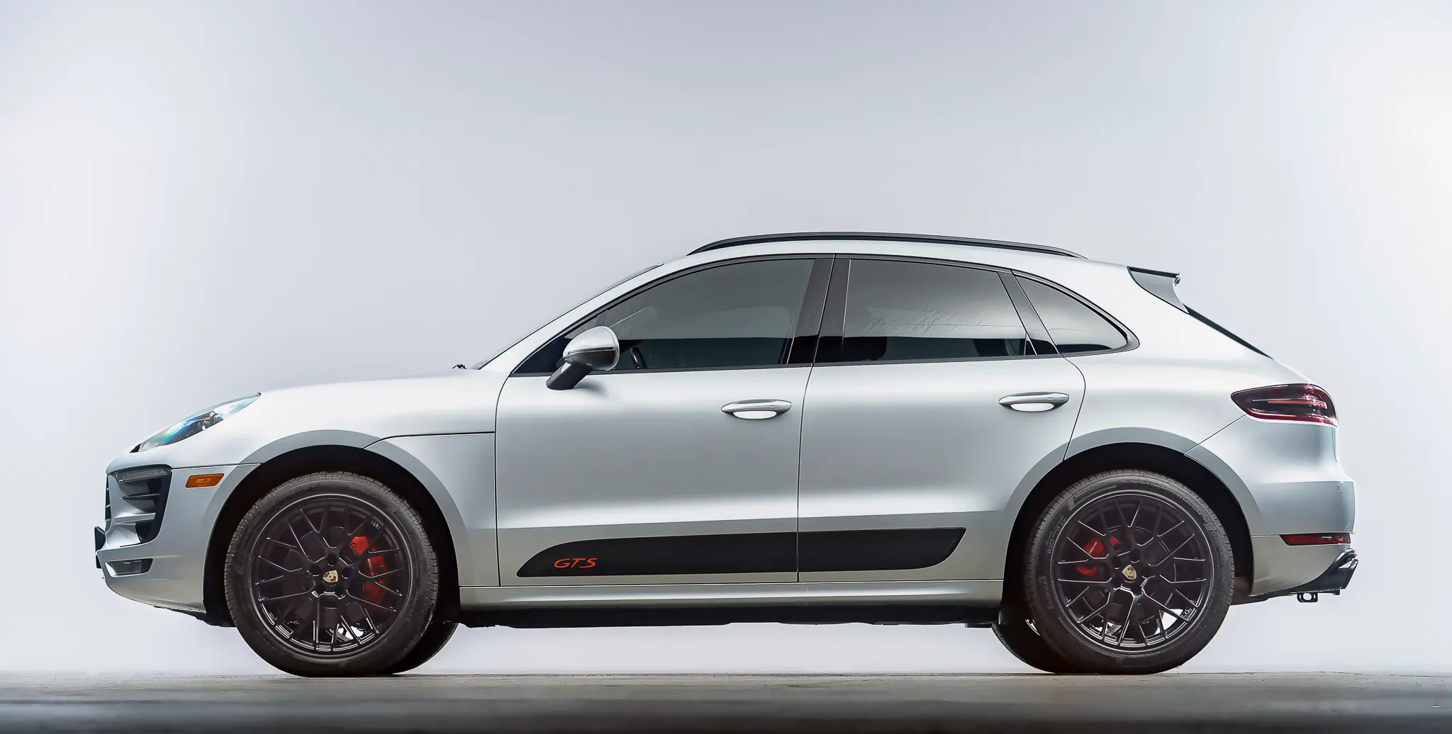 2017 Porsche Macan GTS in Rhodium Silver Metallic