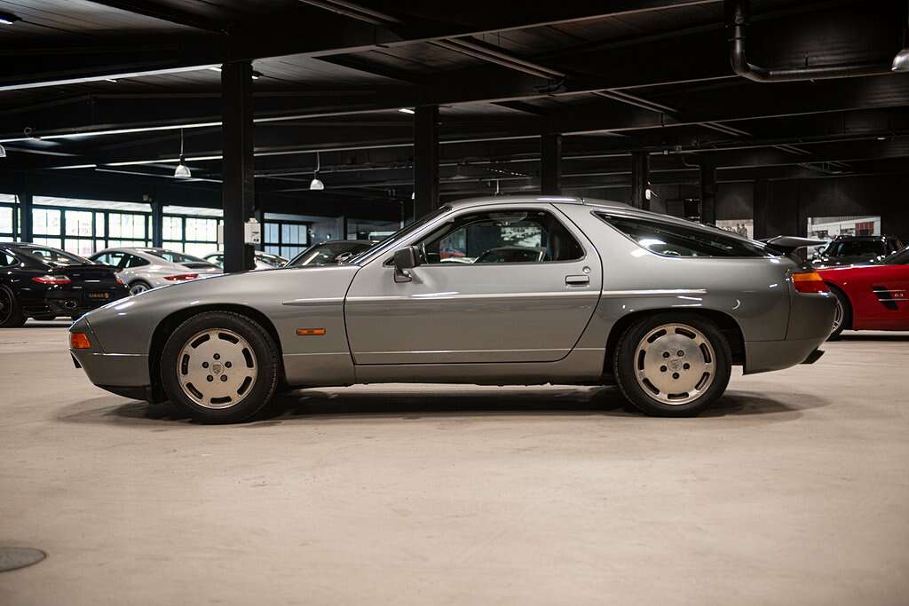 1987 Porsche 928 S4 Coupé in Rock Green Metallic