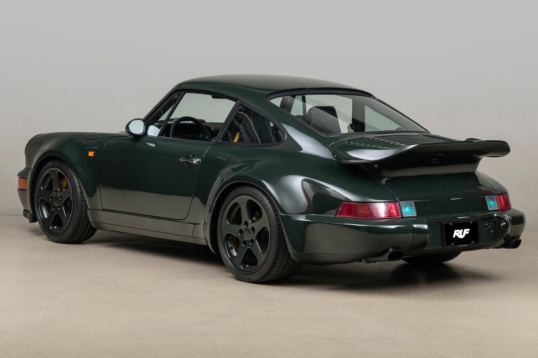 1994 Porsche 911 Carrera in Connaught Green