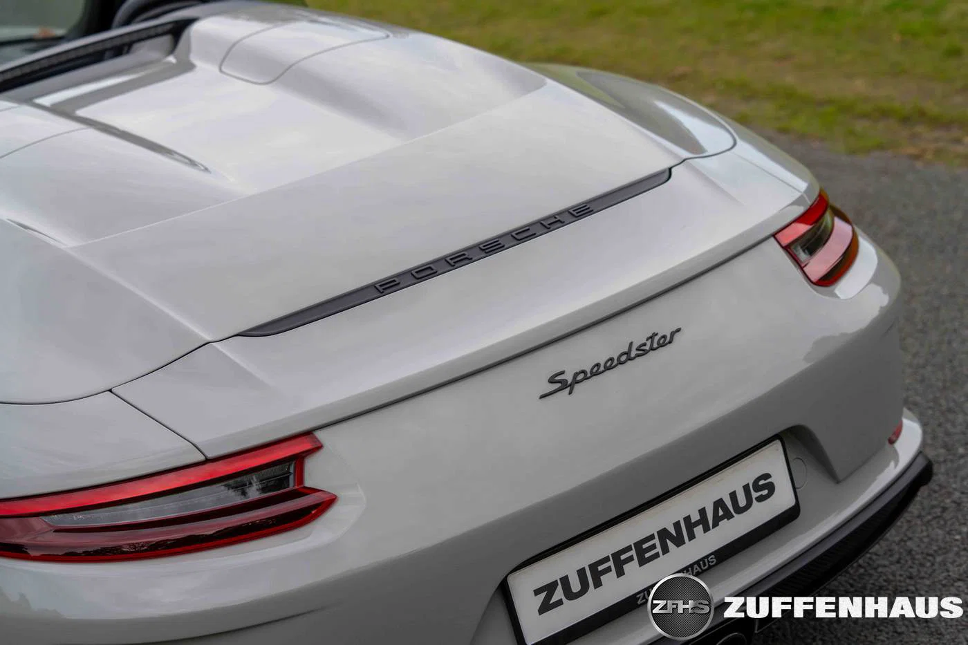 2019 Porsche 911 Speedster in Chalk