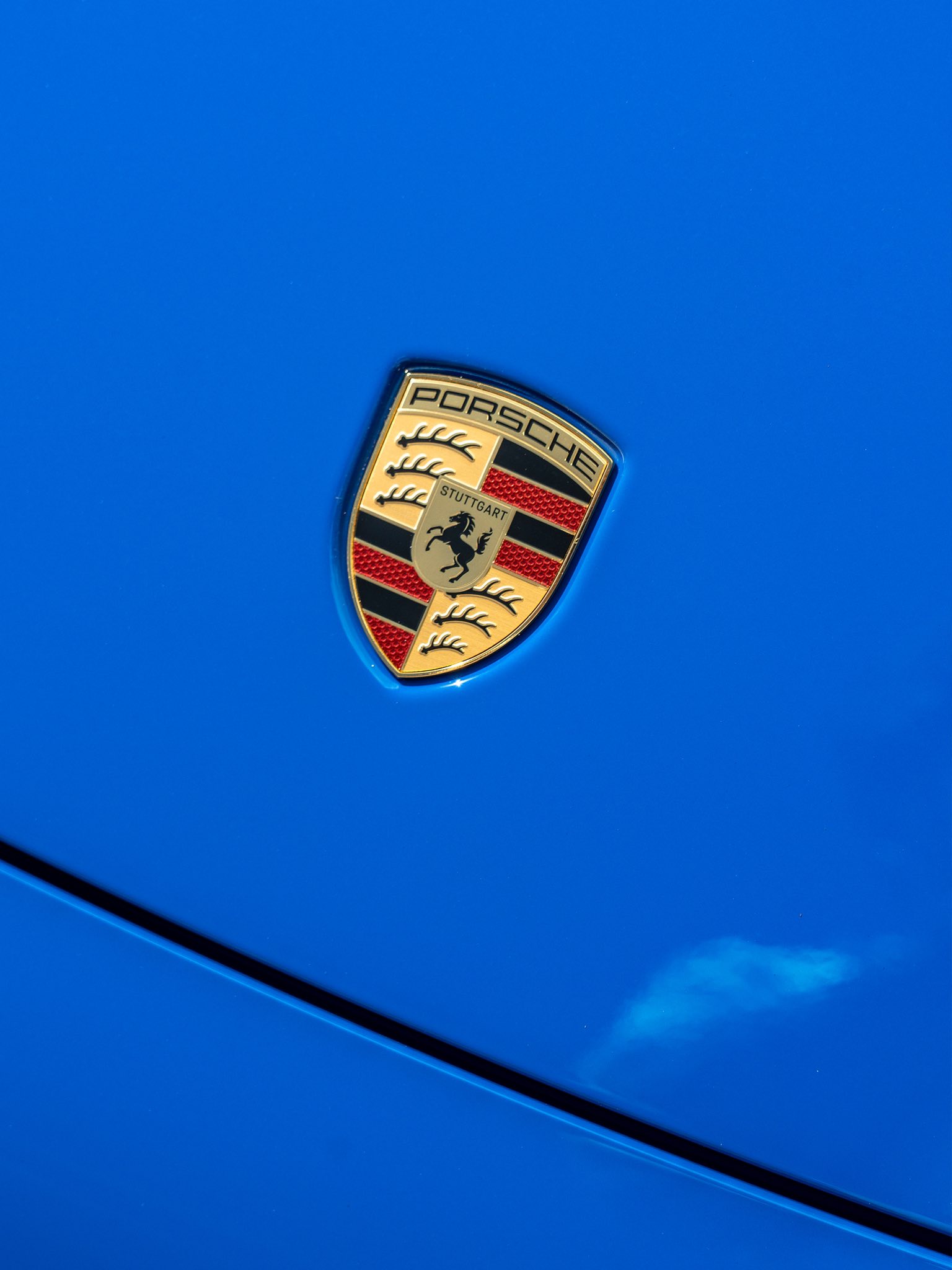 2025 Porsche 911 Carrera 4 GTS in Lugano Blue