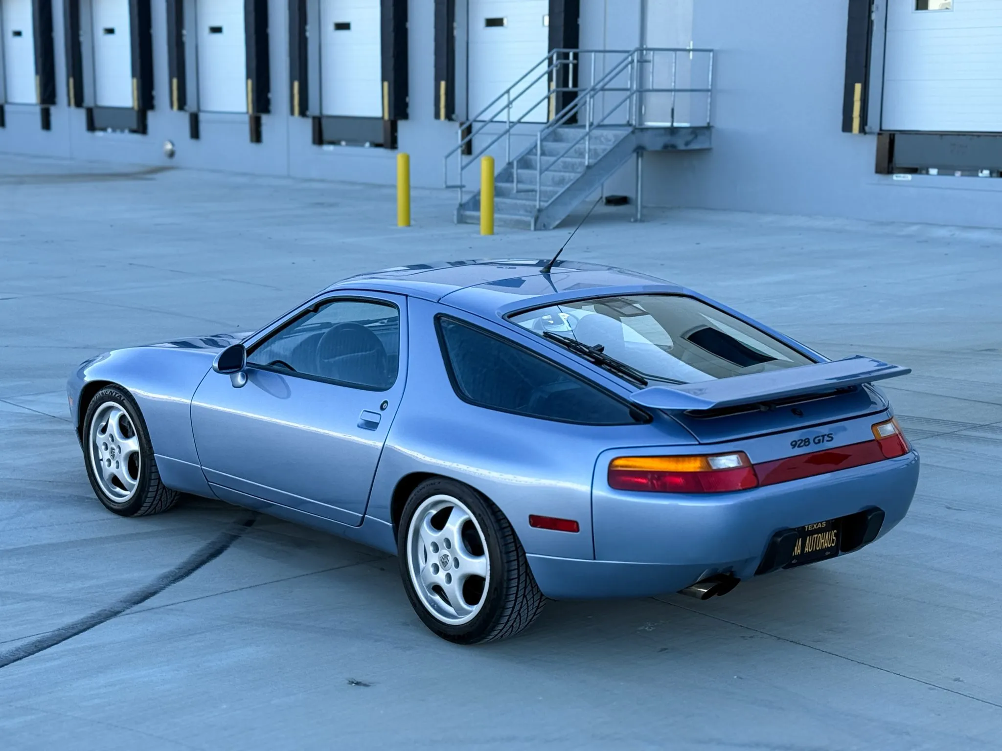 1993 Porsche 928 GTS 5-Speed in Horizon Blue Metallic