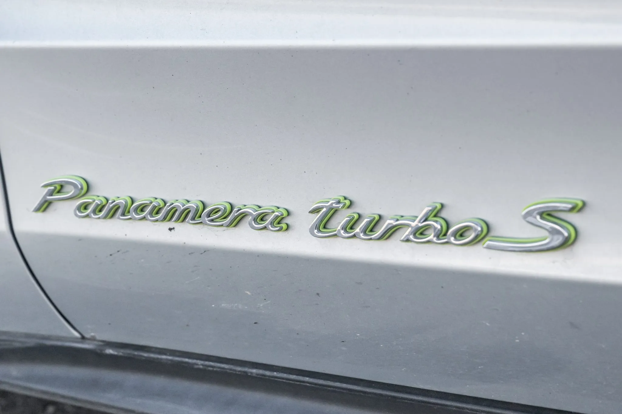 2018 Porsche Panamera Turbo S E-Hybrid Sport Turismo in Dolomite Silver Metallic