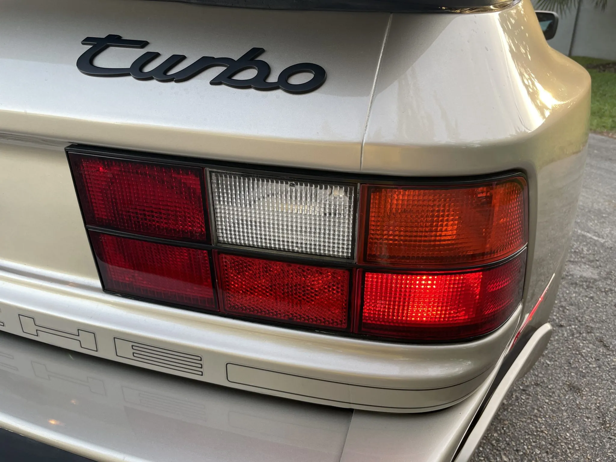 1989 Porsche 944 Turbo in Linen Metallic