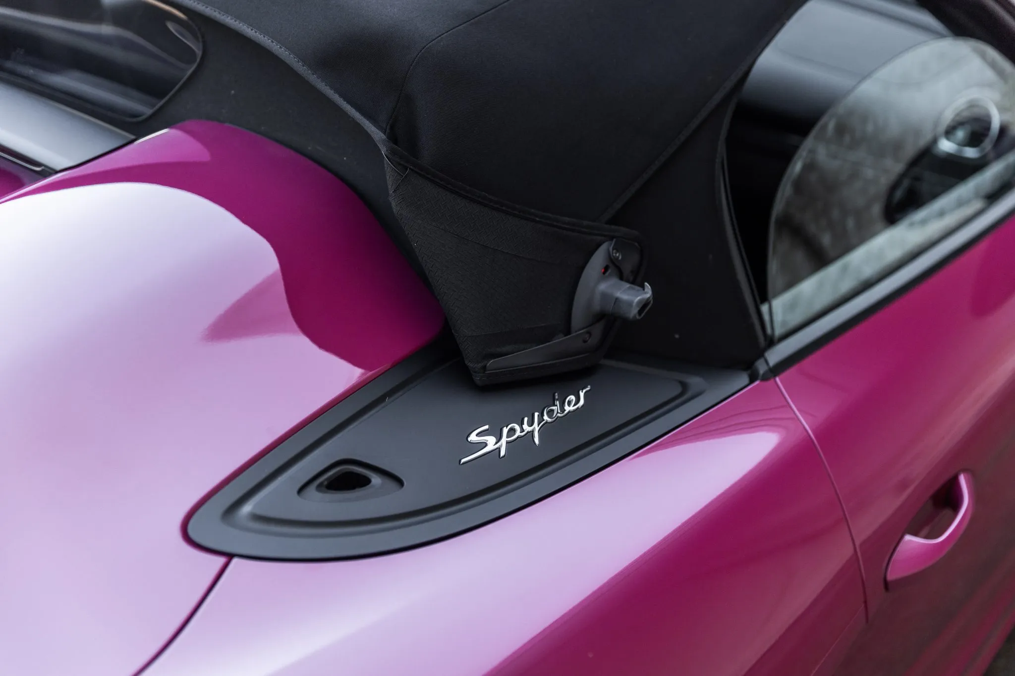 2022 Porsche 718 Spyder in Ruby Star