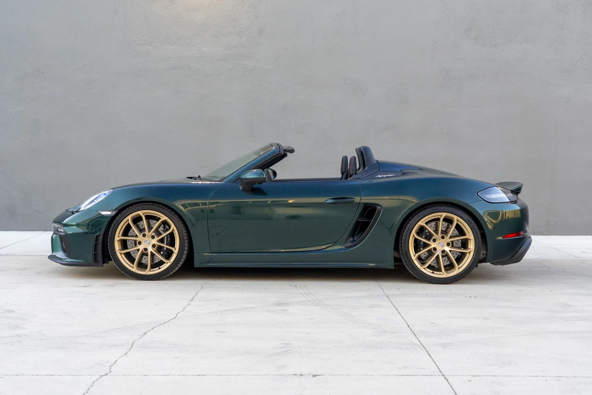 2023 Porsche 718 Spyder in Jet Green Metallic